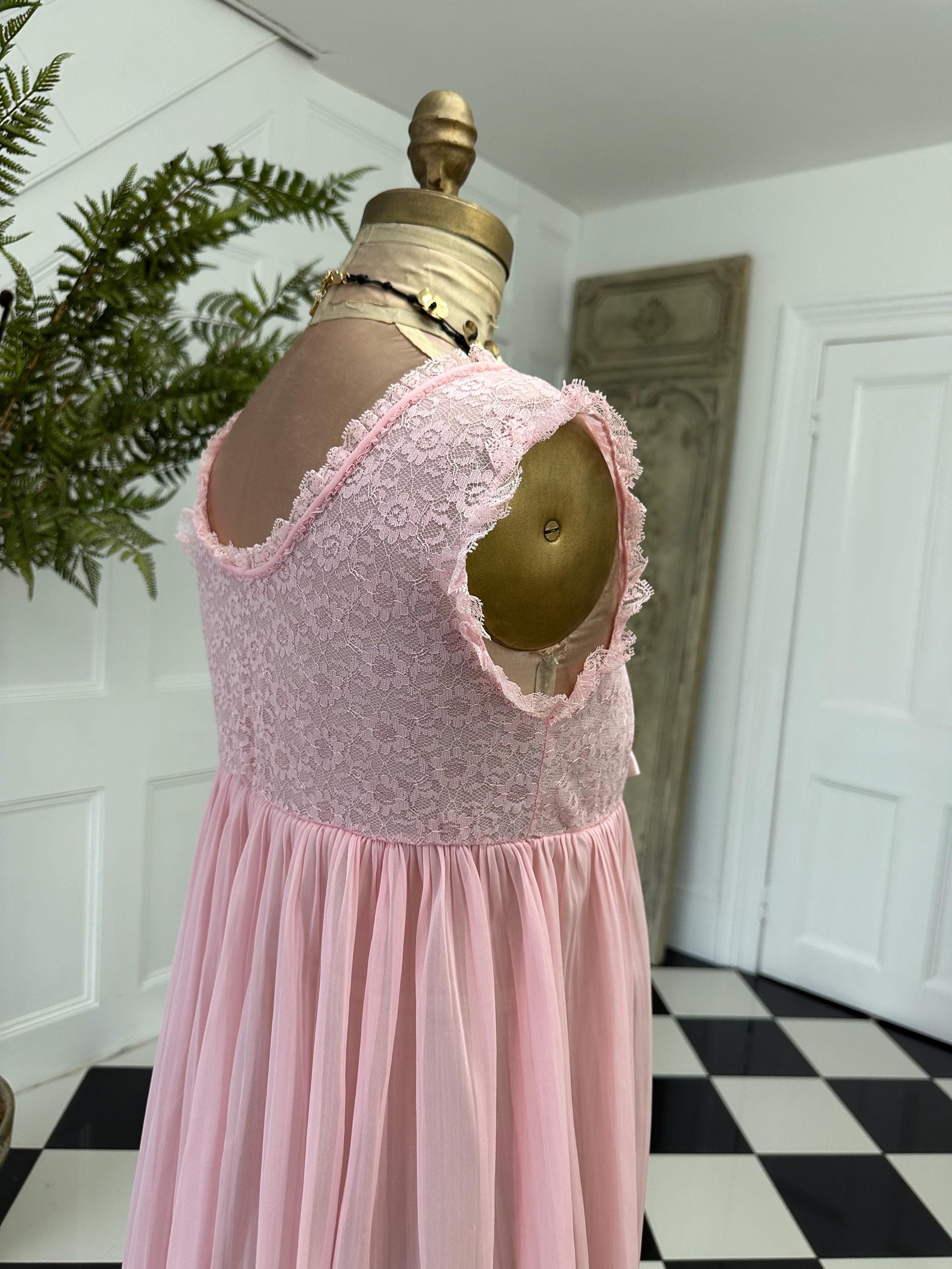 Vintage baby doll lace slip 1970s