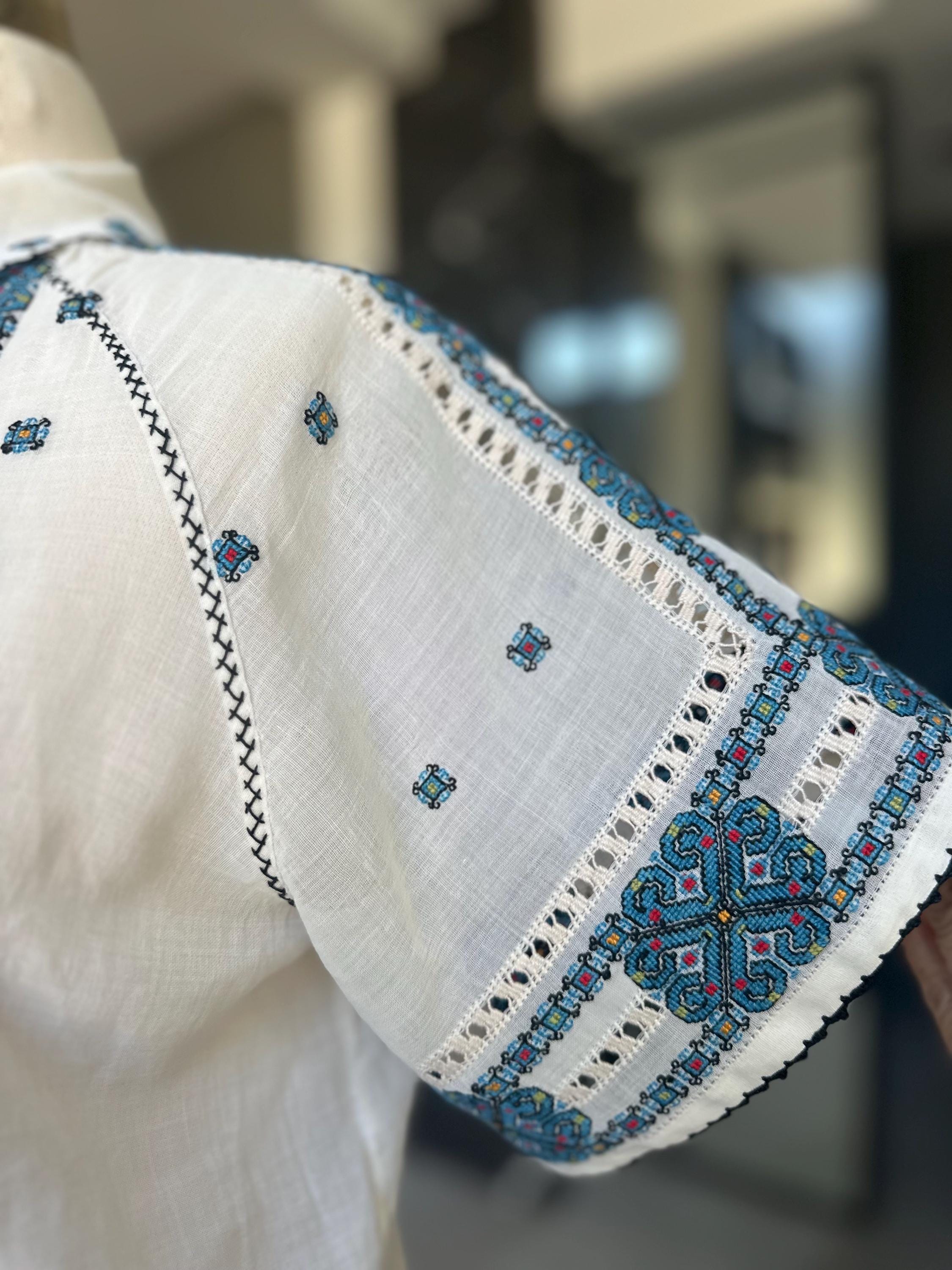 1930s fine white muslin hand embroidered short sleeve blouse