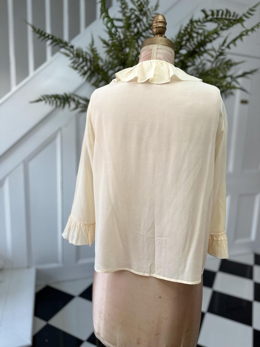 1930s Cream Silk crepe long sleeve bed jacket