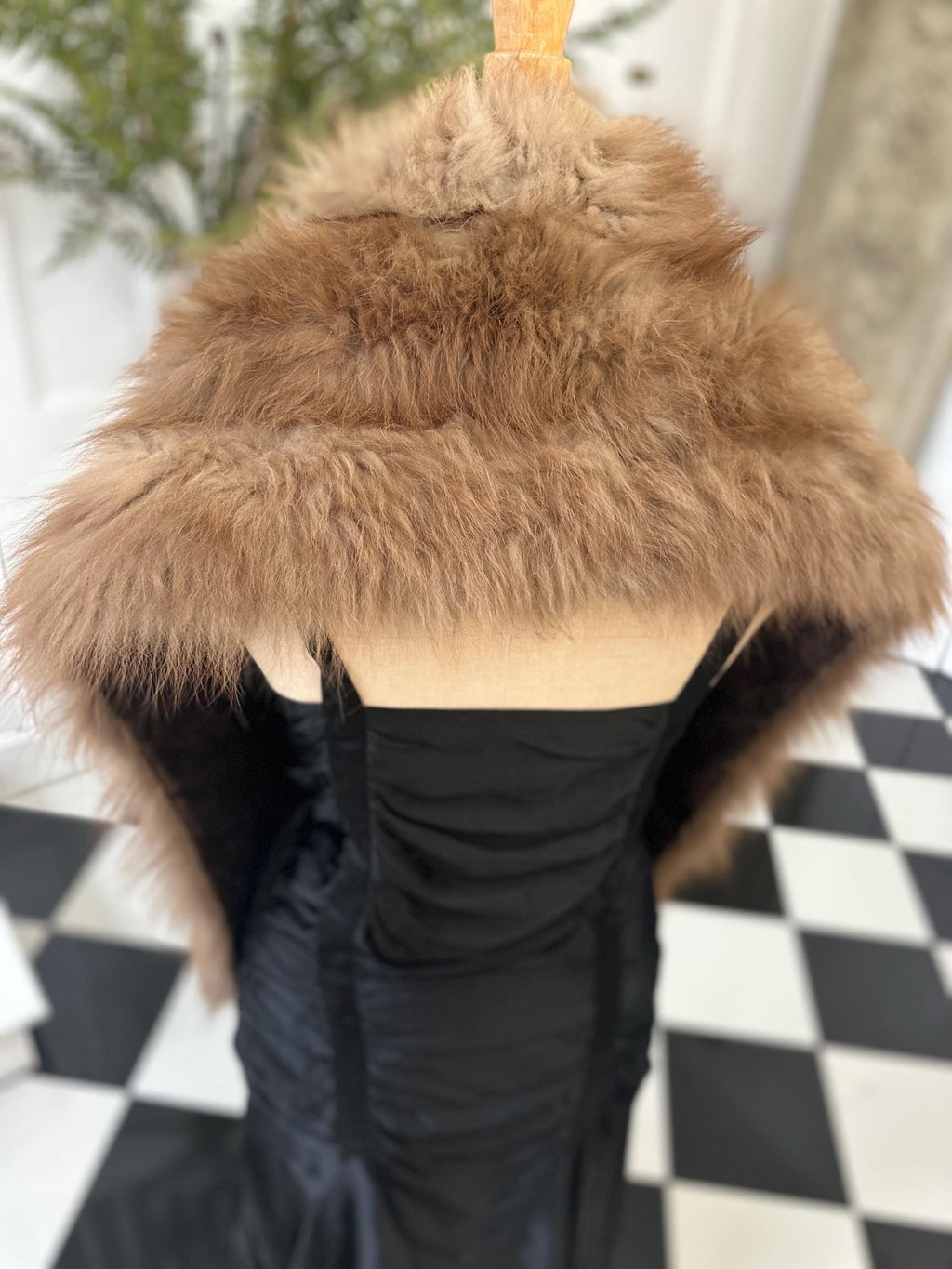 1940s Cream fur shrug with brooch