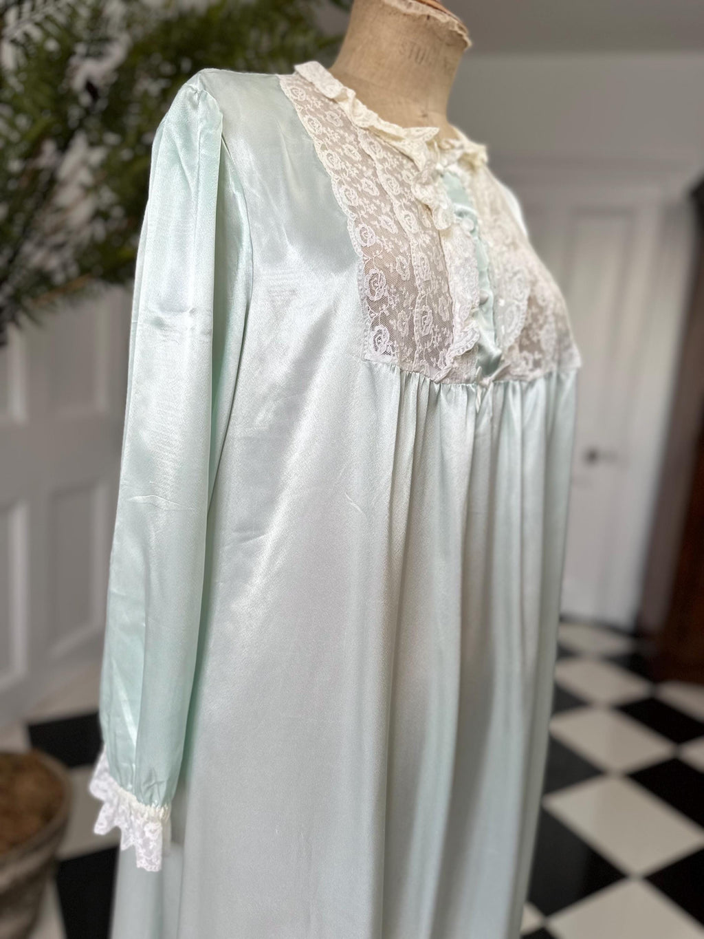 1940s Romantic long sleeve mint green with lace detailed smock nightdress