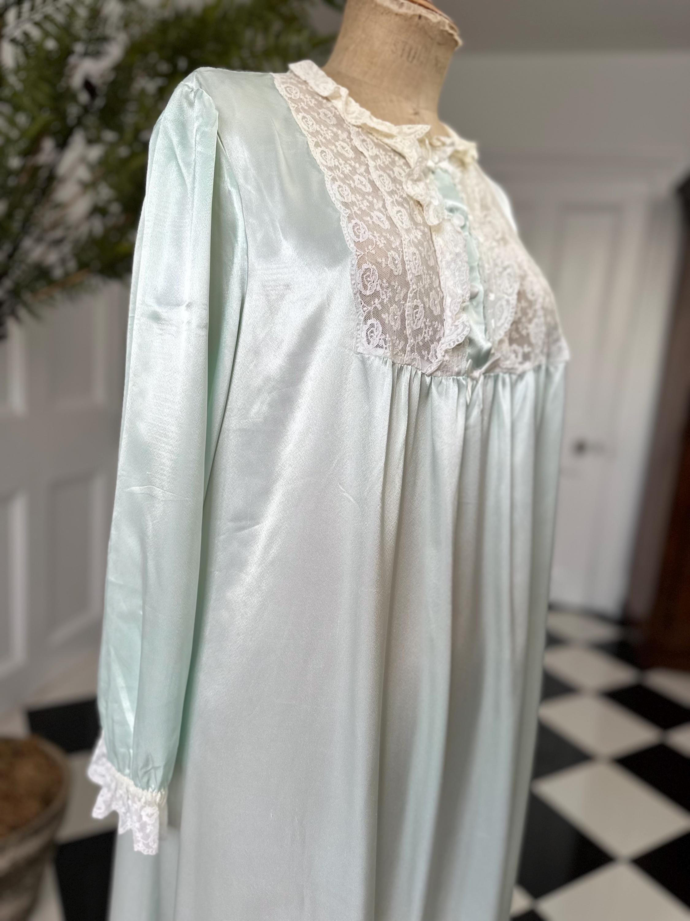 1940s Romantic long sleeve mint green with lace detailed smock nightdress