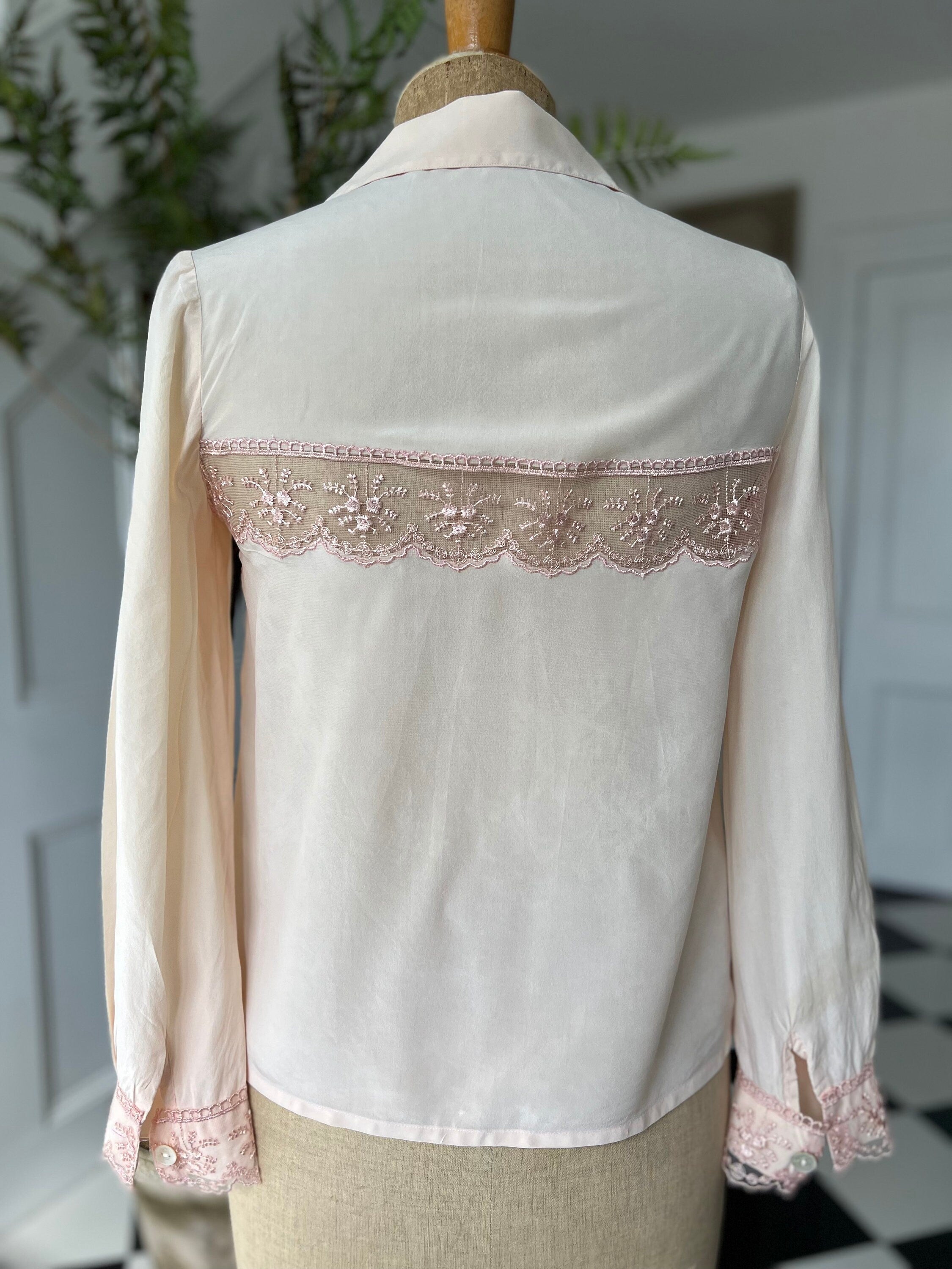 Vintage silk blouse from 1980s in light pink and lace