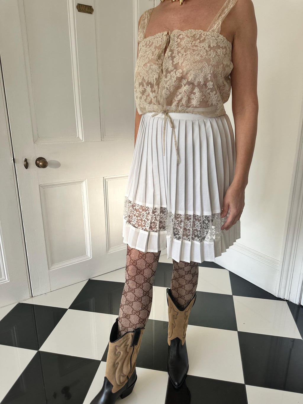 Vintage 1990s white pleated mini skirt with lace detailing