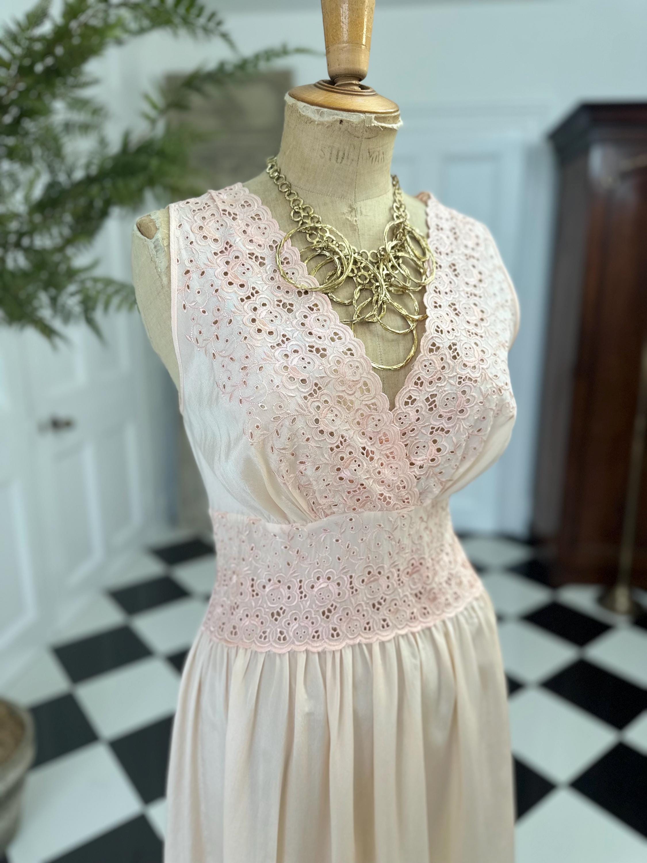 1940s 1950s Vintage romantic peach silky embroidery long slip