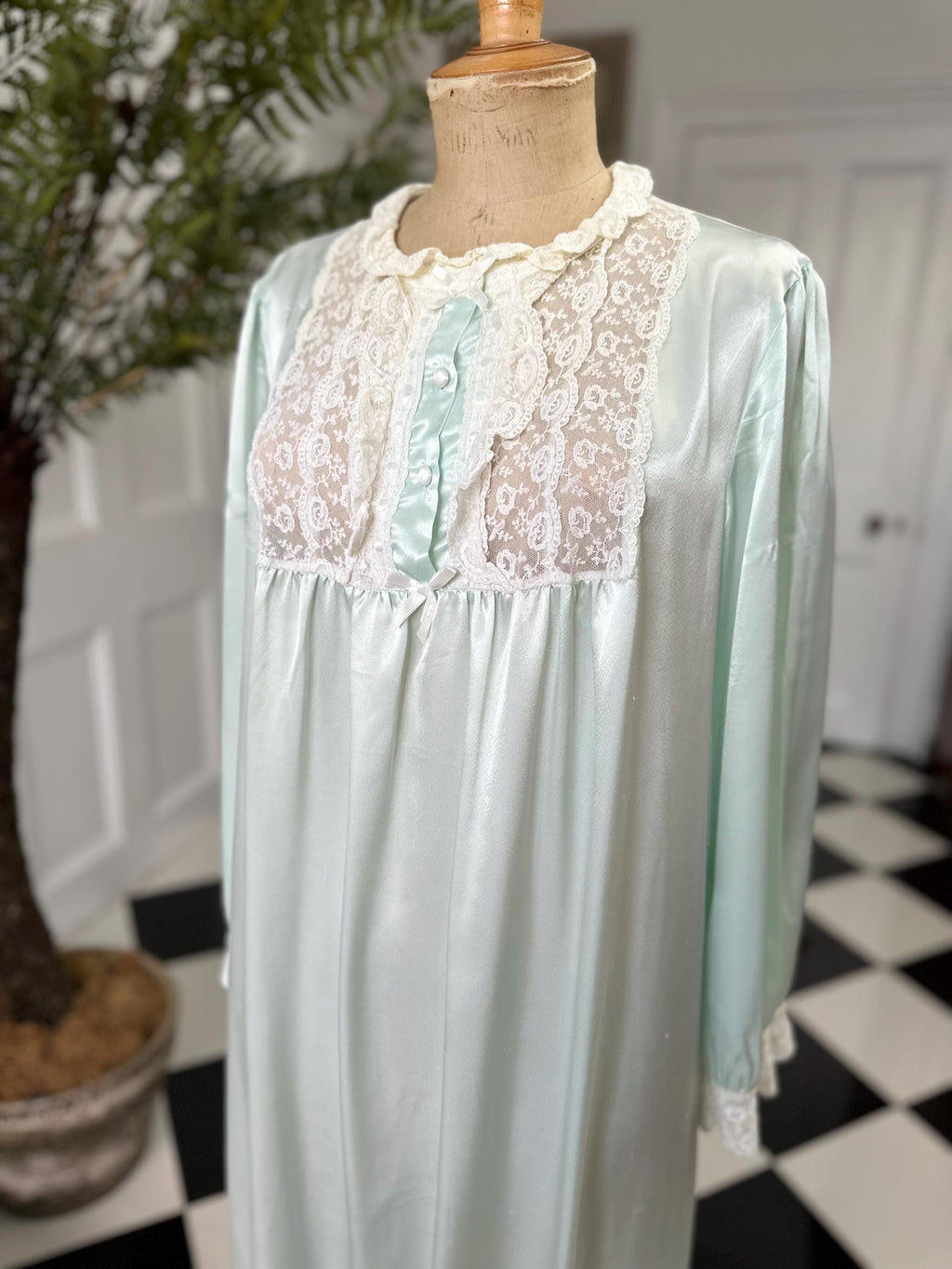 1940s Romantic long sleeve mint green with lace detailed smock nightdress