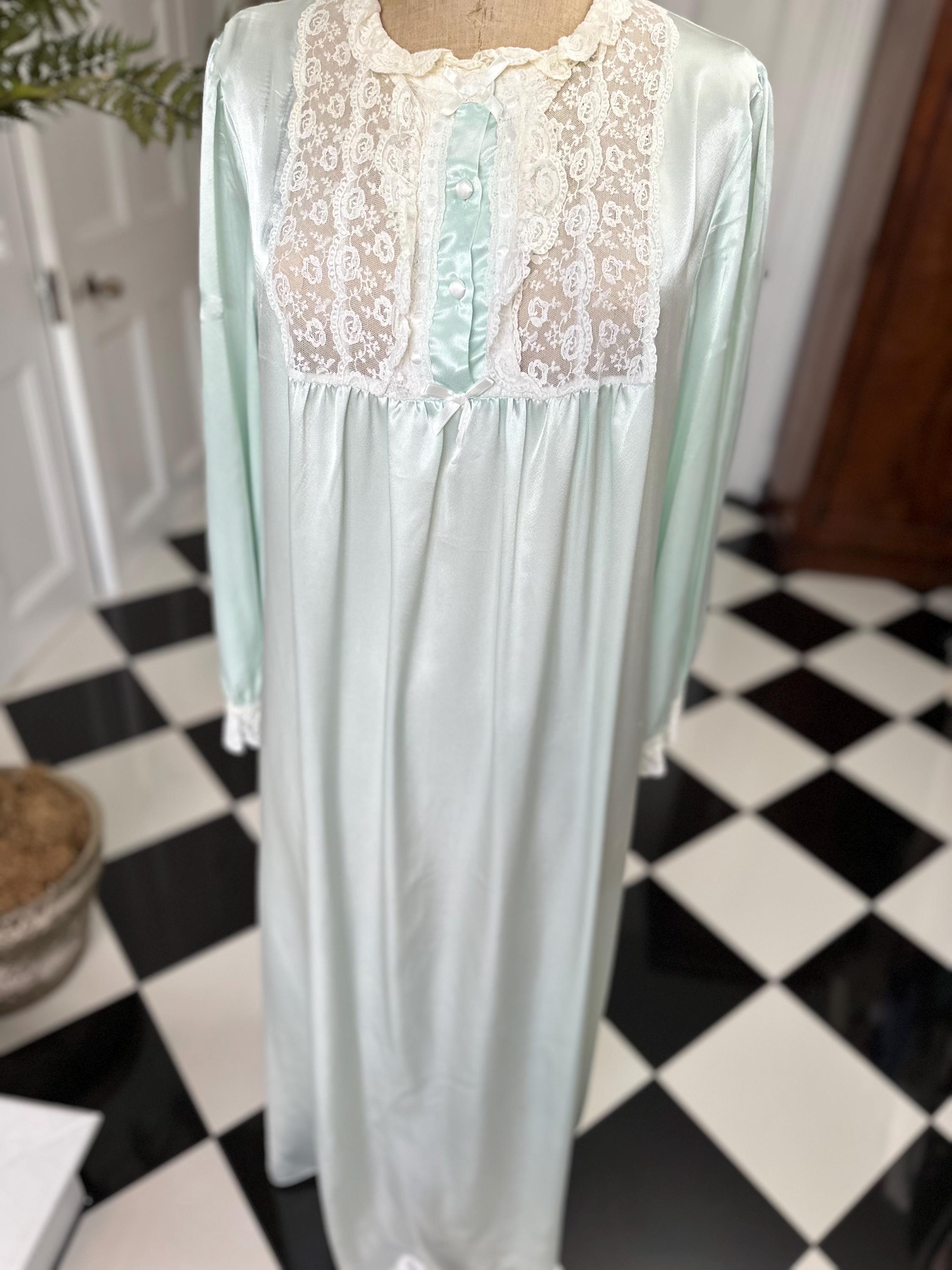 1940s Romantic long sleeve mint green with lace detailed smock nightdress