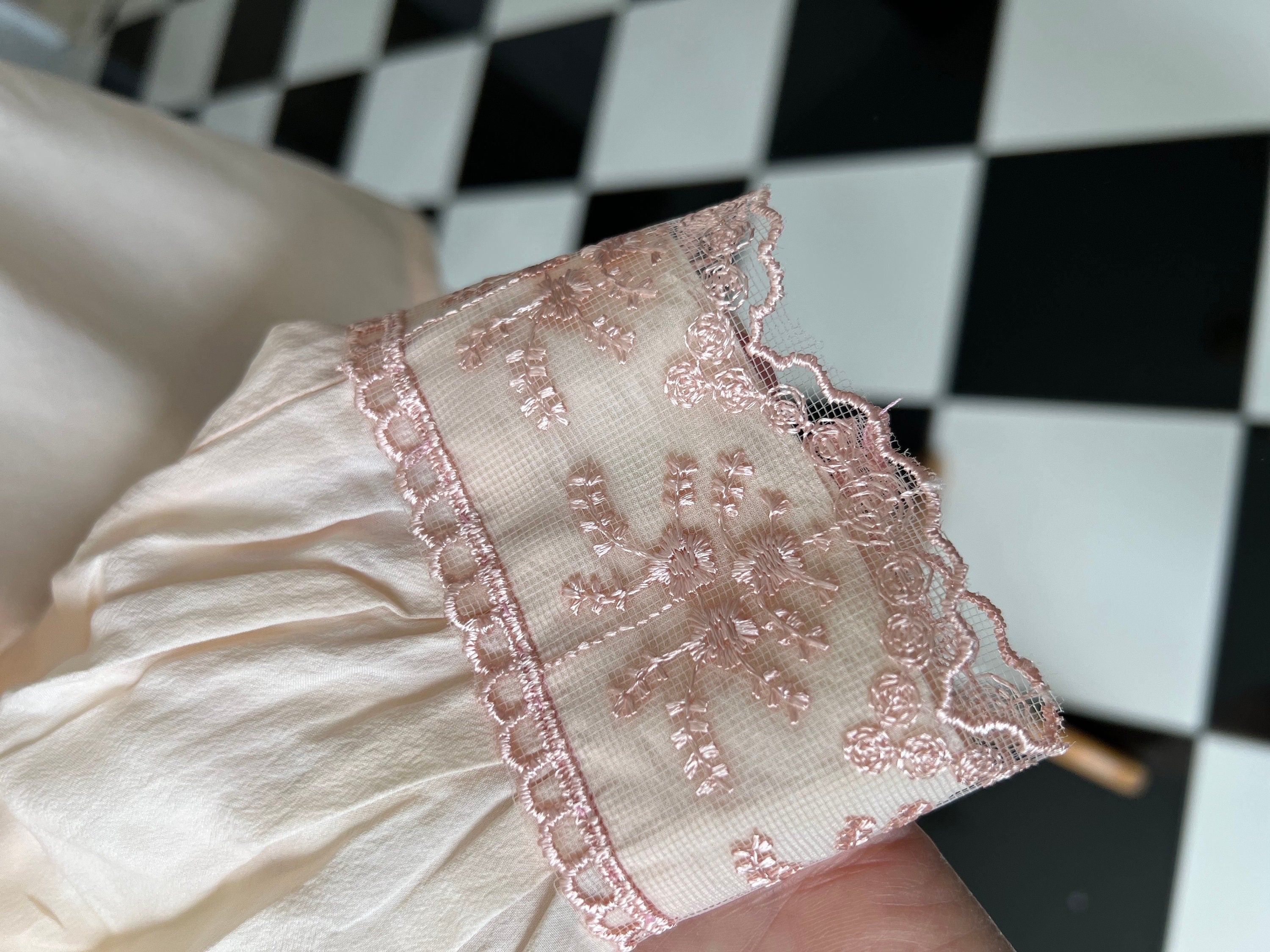 Vintage silk blouse from 1980s in light pink and lace