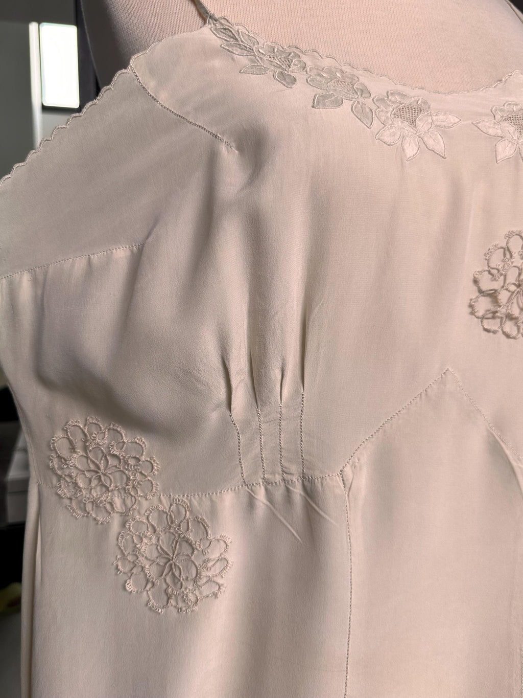 Large size. Antique 1930s cream Silk Slip – Authentic hand embroidery detail.
