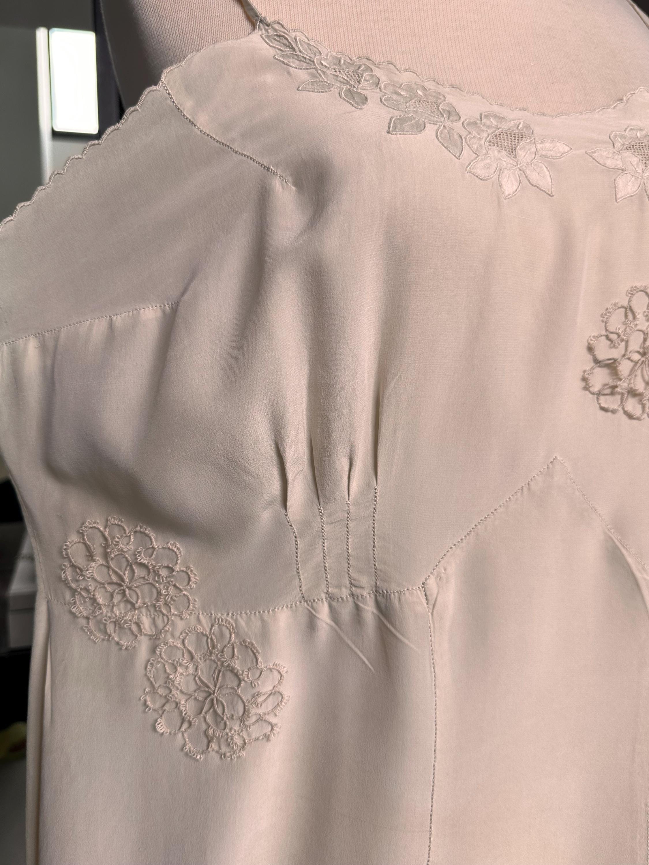 Large size. Antique 1930s cream Silk Slip – Authentic hand embroidery detail.