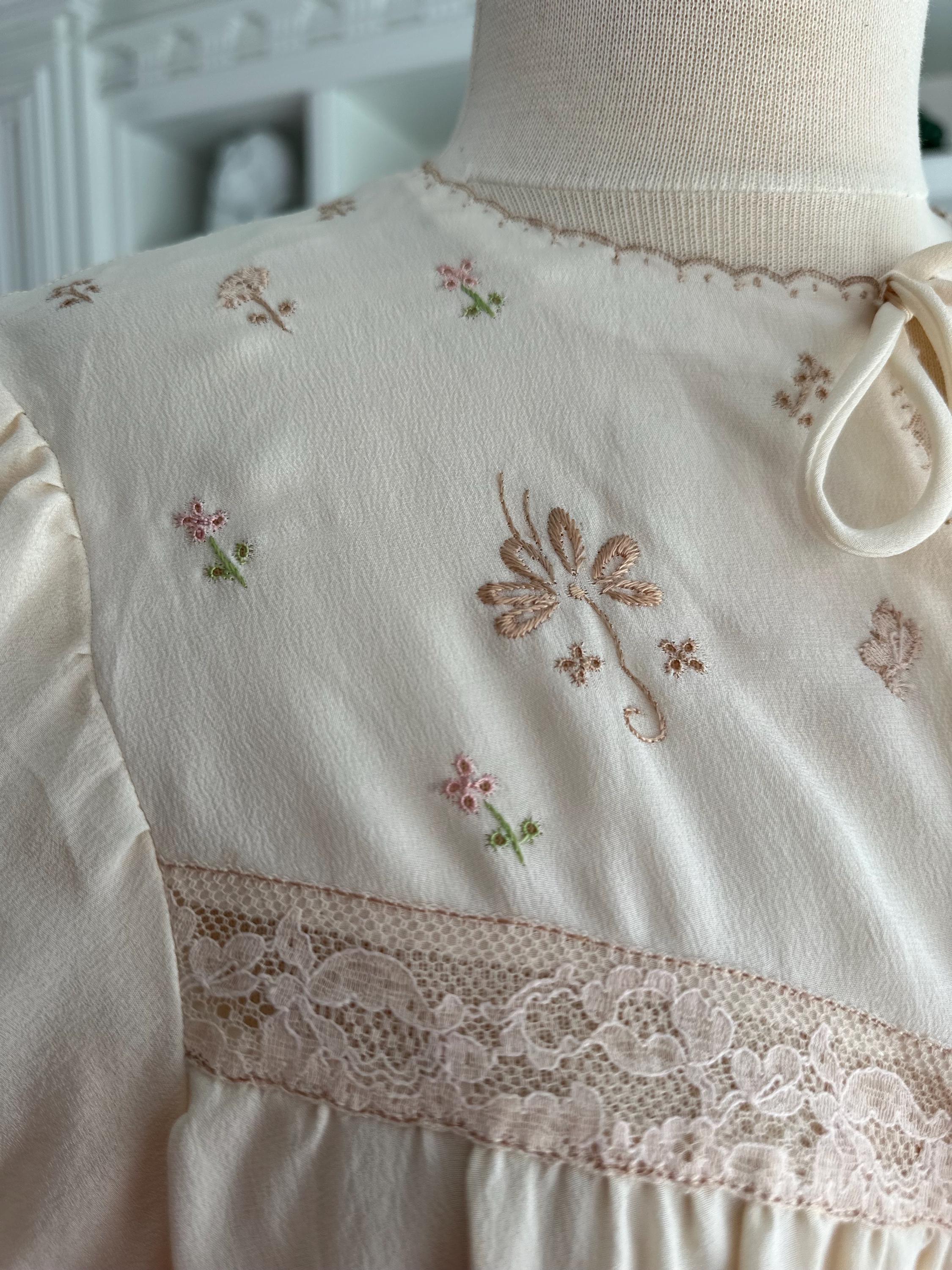 1940s Cream short sleeve bed jacket with hand embroidery