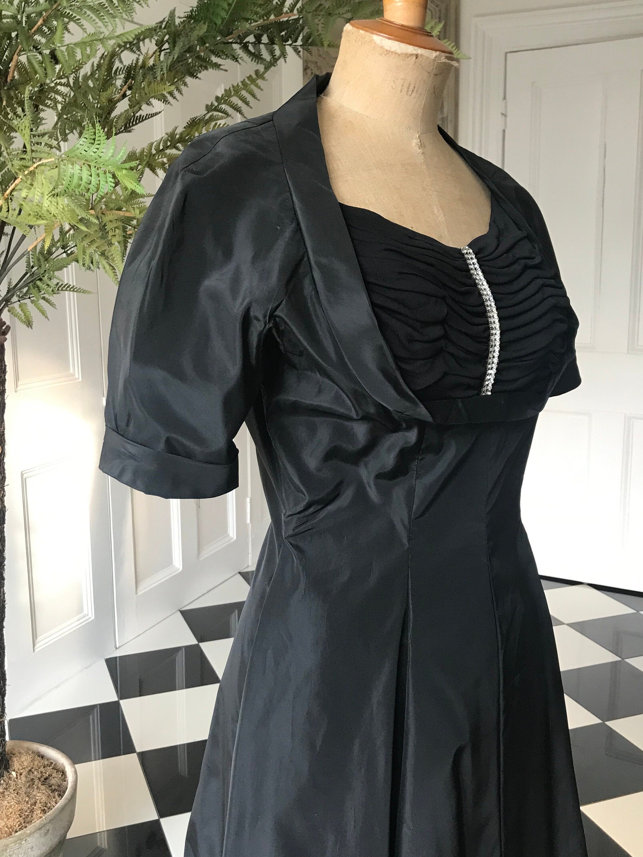 1950s Black Taffeta Cocktail Dress – Reich Original, Full Circle Skirt, Hollywood Regency Style