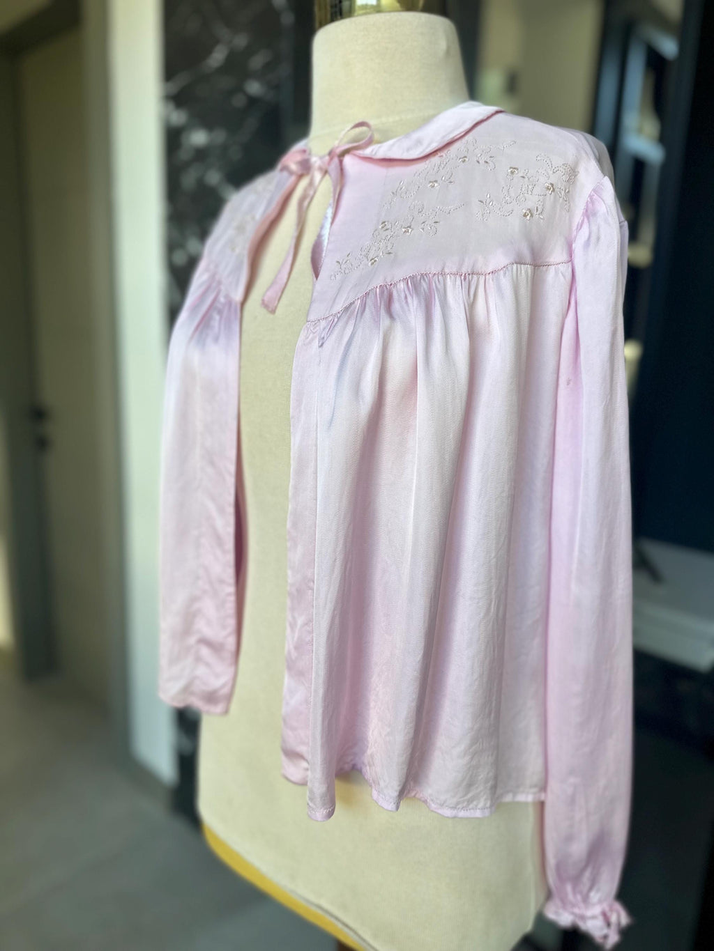 Antique 1940s pink Satin Bed Jacket – Authentic with Lace Trim Boler