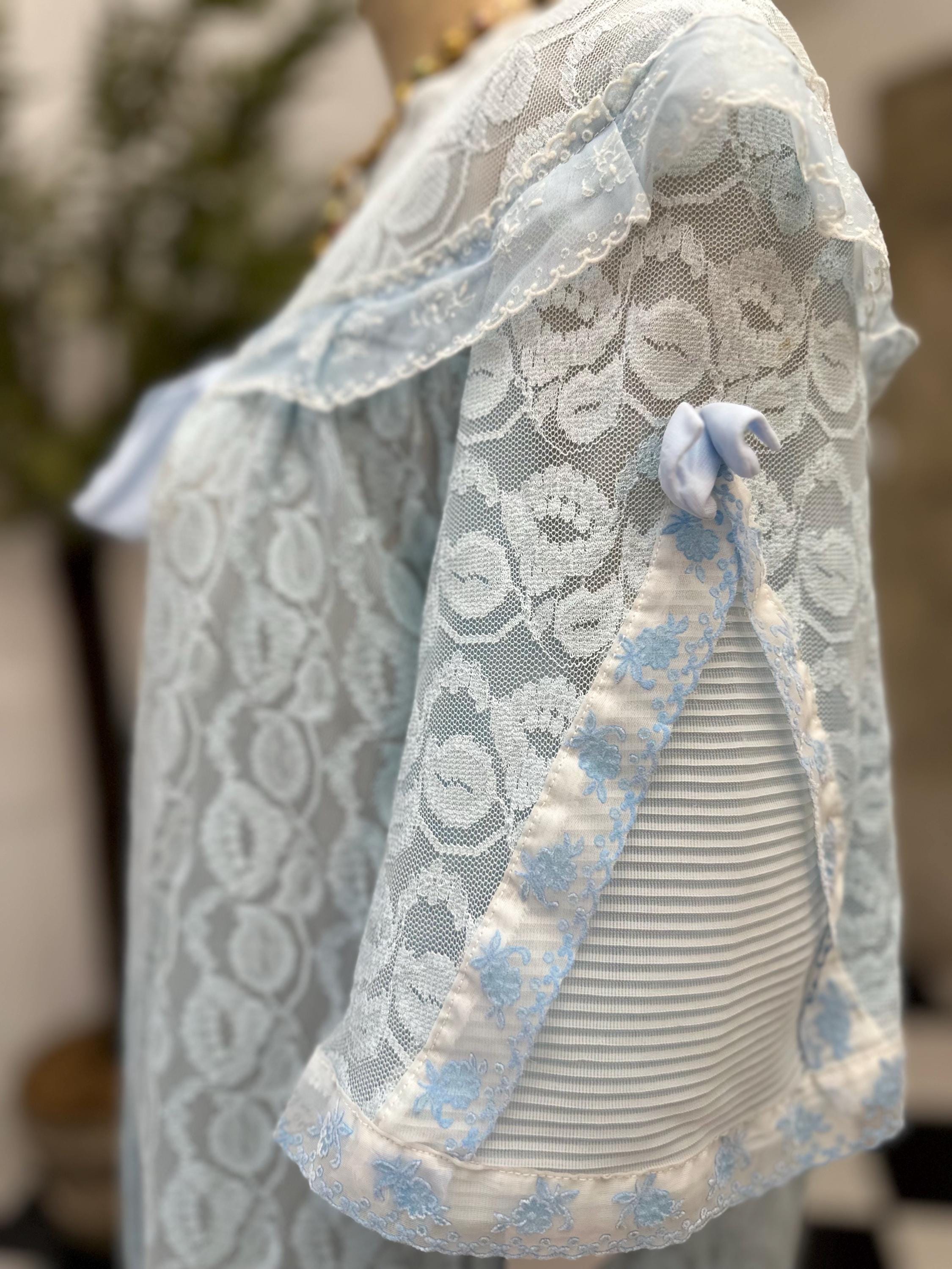 Vintage 1950 baby blue lace dressing gown house coat