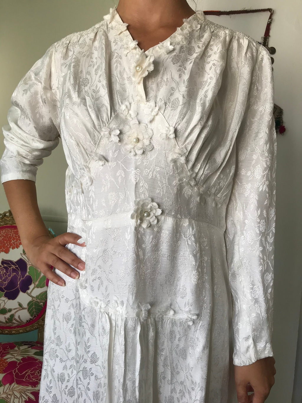 Vintage 1940s white long sleeve dress with floral details