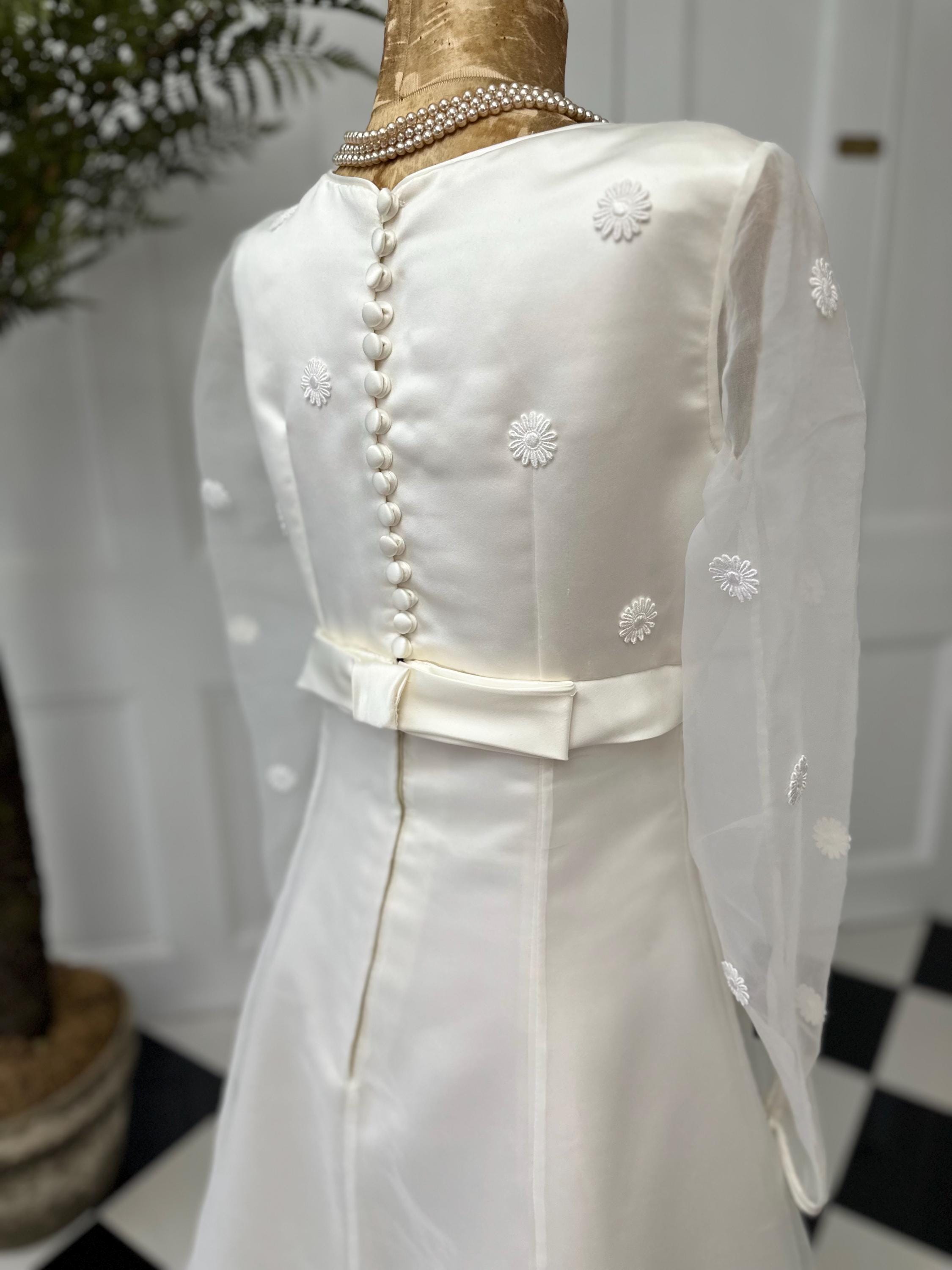 Cream Vintage 1970s Satin Wedding Dress with Organdy Overlay and pretty Daisy flowers