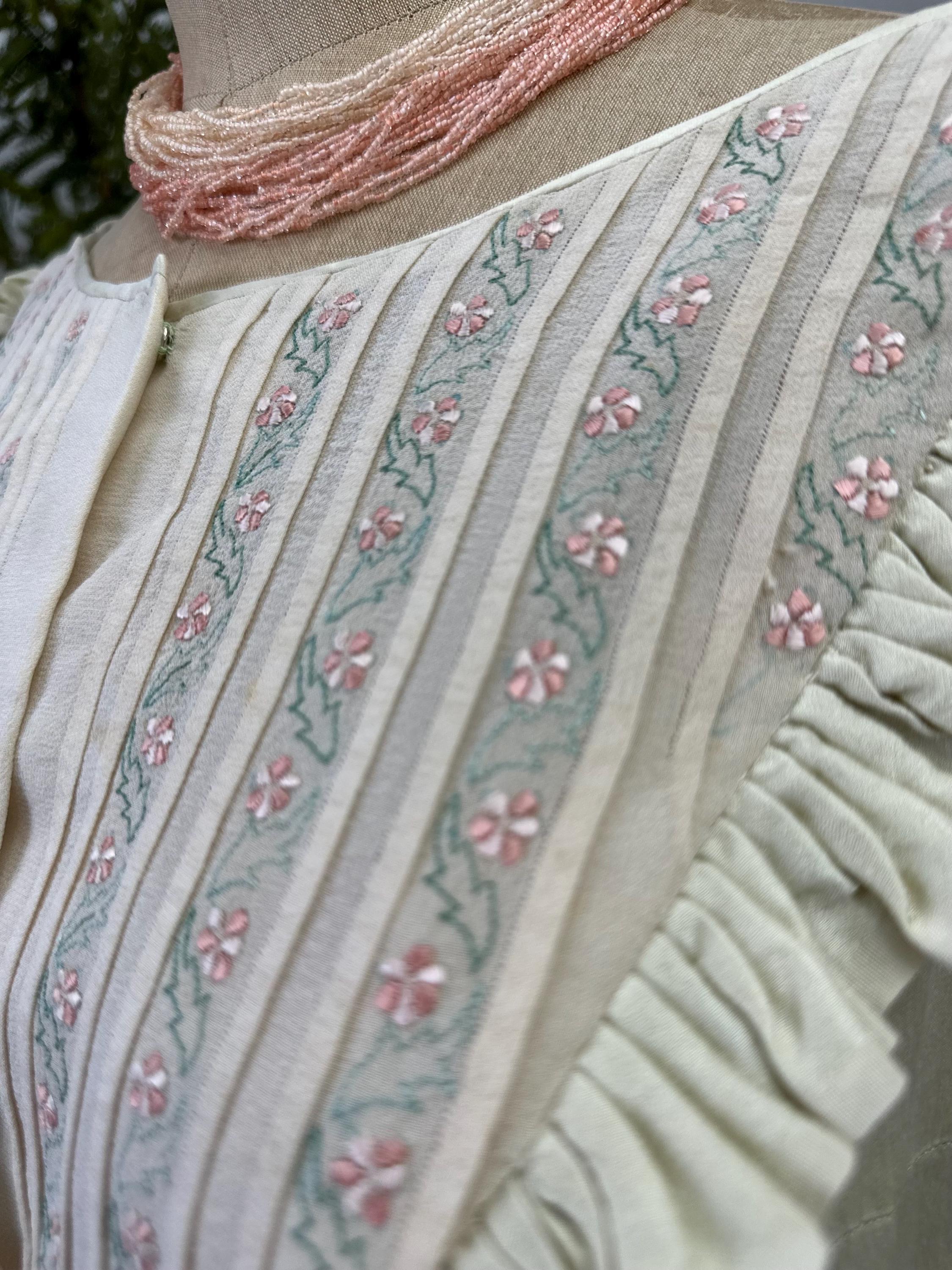 1940s Pale Green Smock Silk Dress with Hand Embroidery