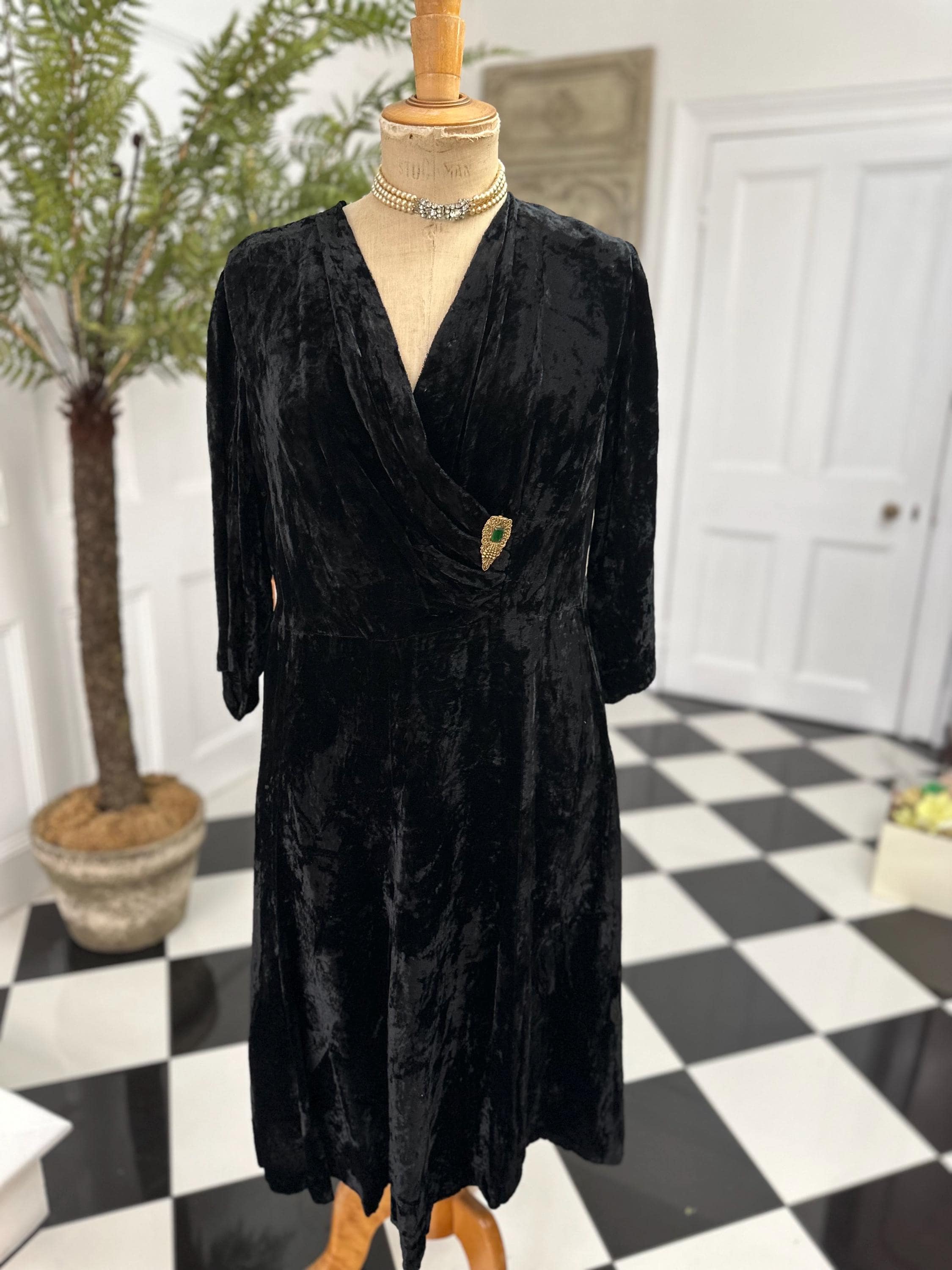 1930 1940s Black velvet dress with gold dress clip