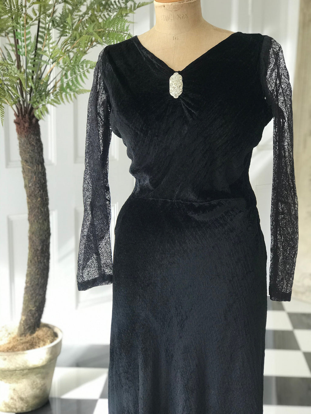 1940s dress in silk velvet and organdie velvet sleeves