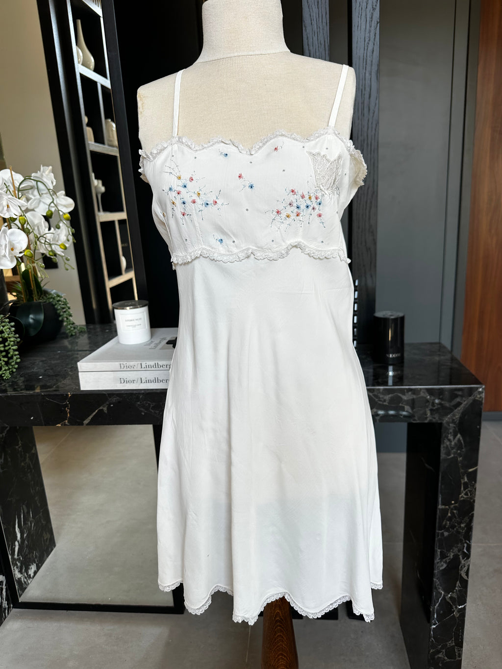 1930s White short slip dress with hand embroidery