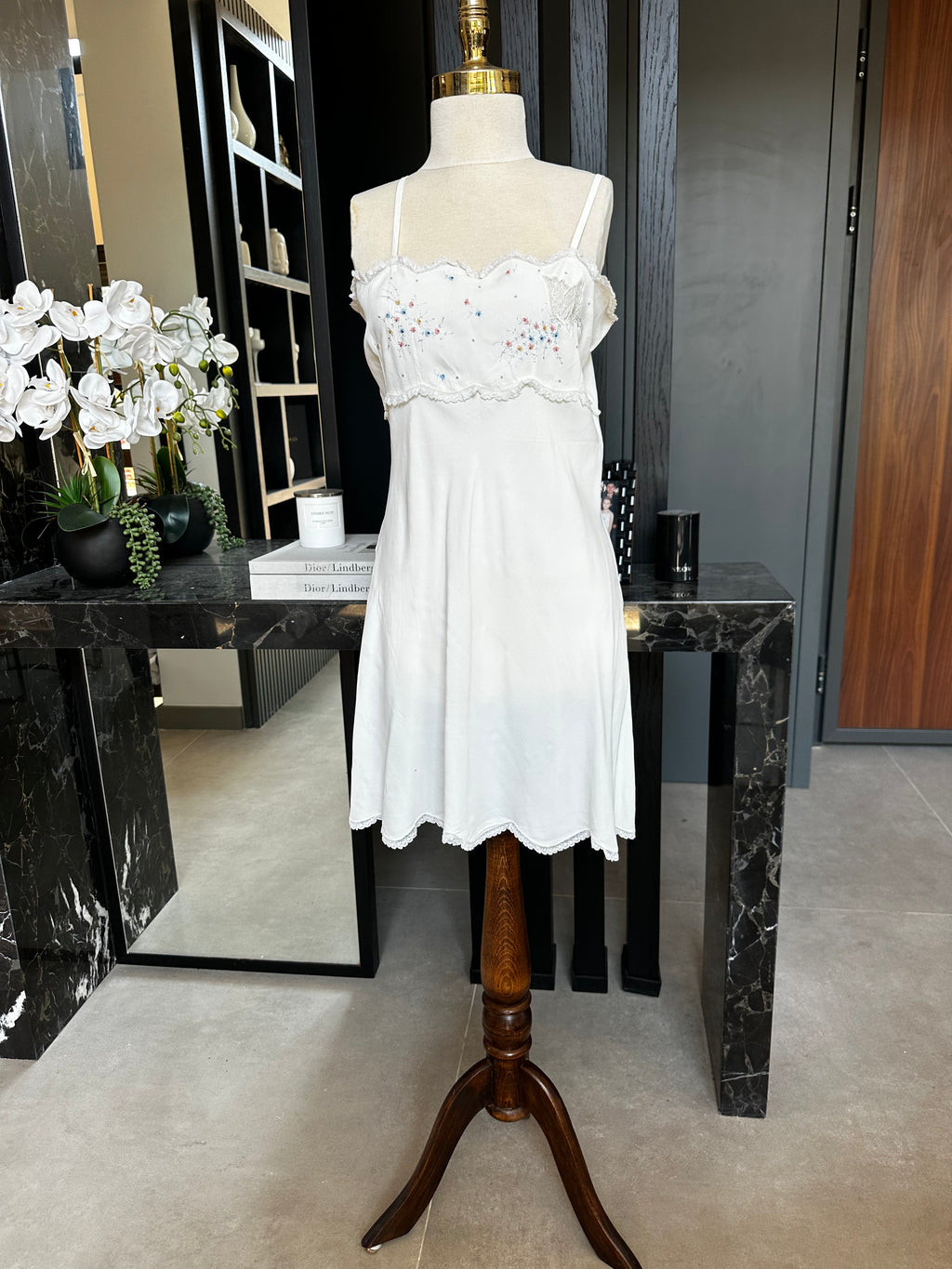 1930s White short slip dress with hand embroidery