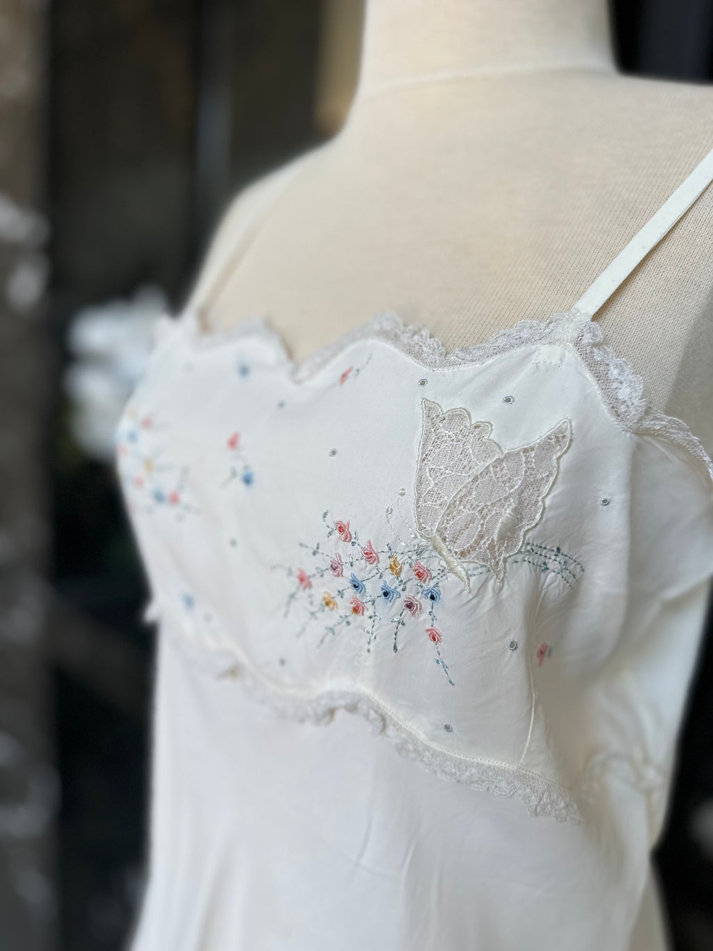 1930s White short slip dress with hand embroidery