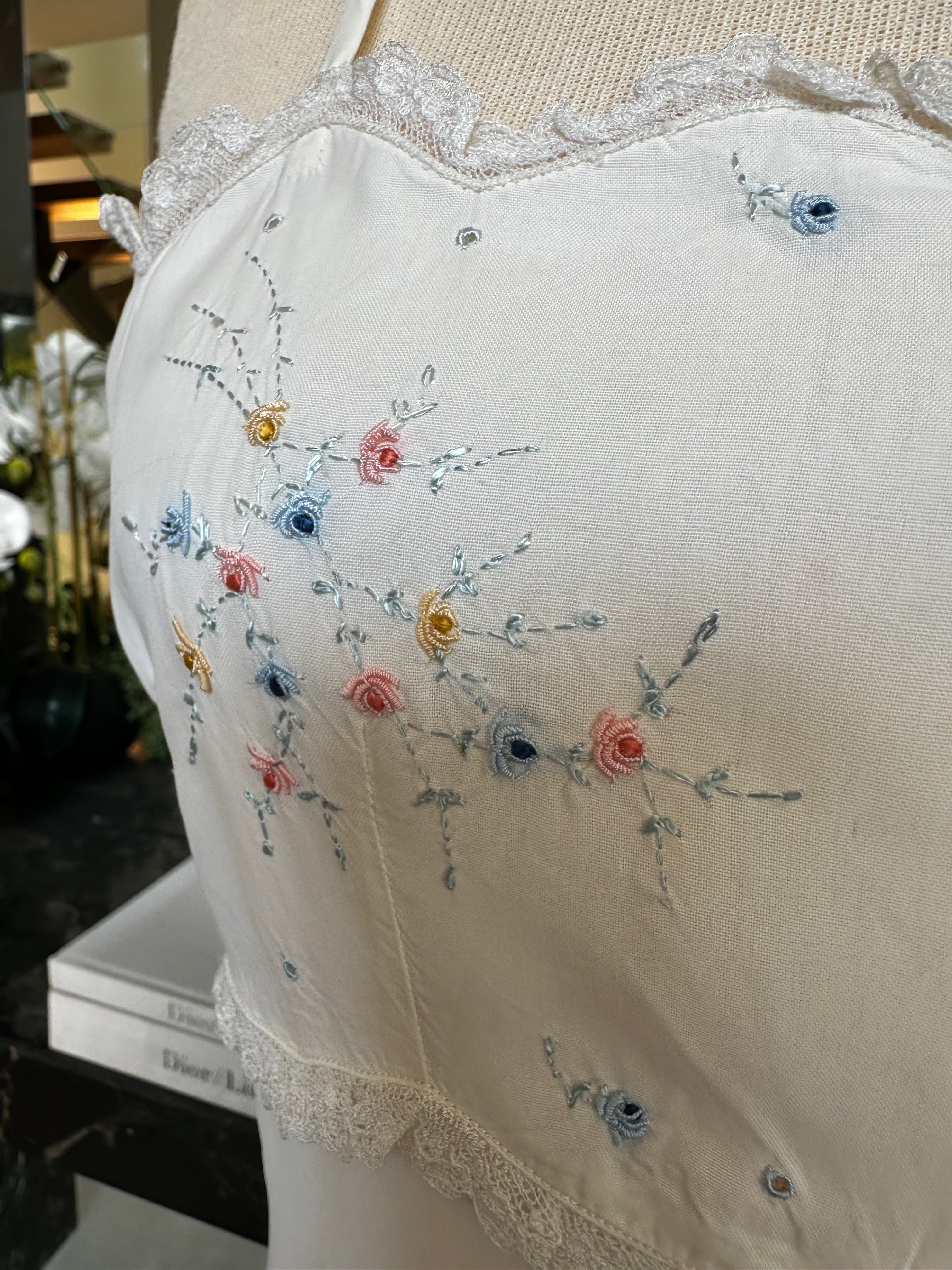 1930s White short slip dress with hand embroidery