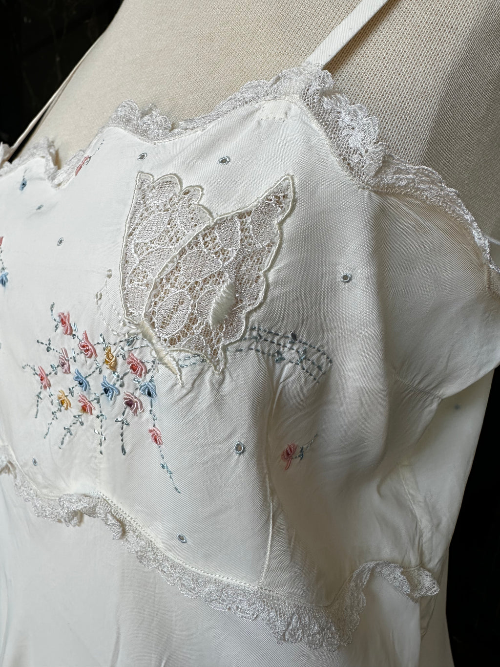 1930s White short slip dress with hand embroidery