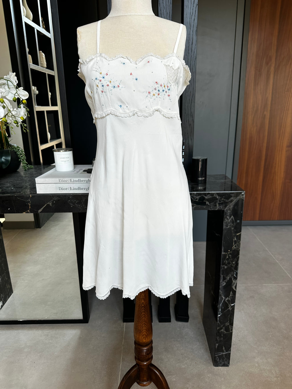 1930s White short slip dress with hand embroidery
