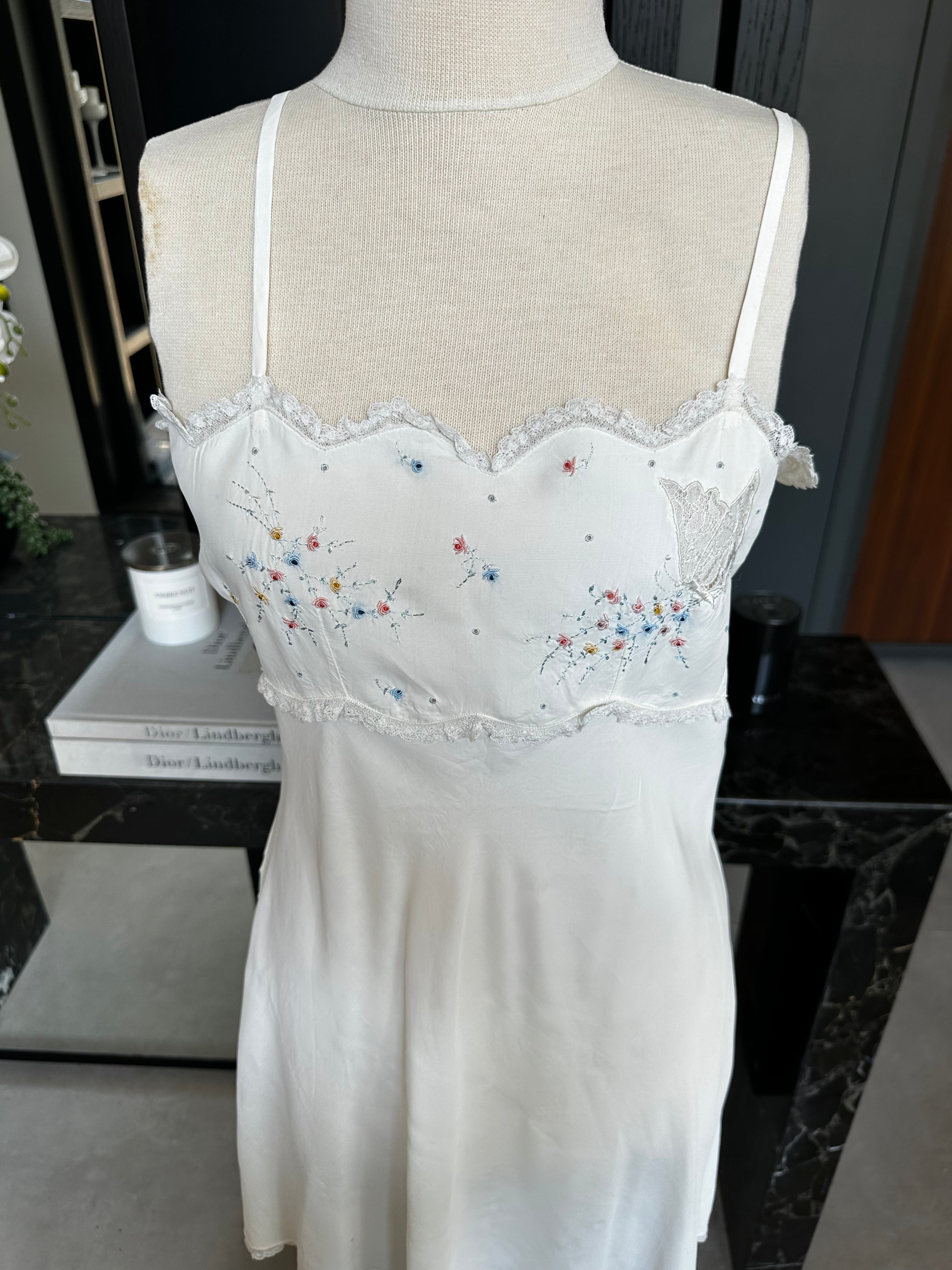 1930s White short slip dress with hand embroidery