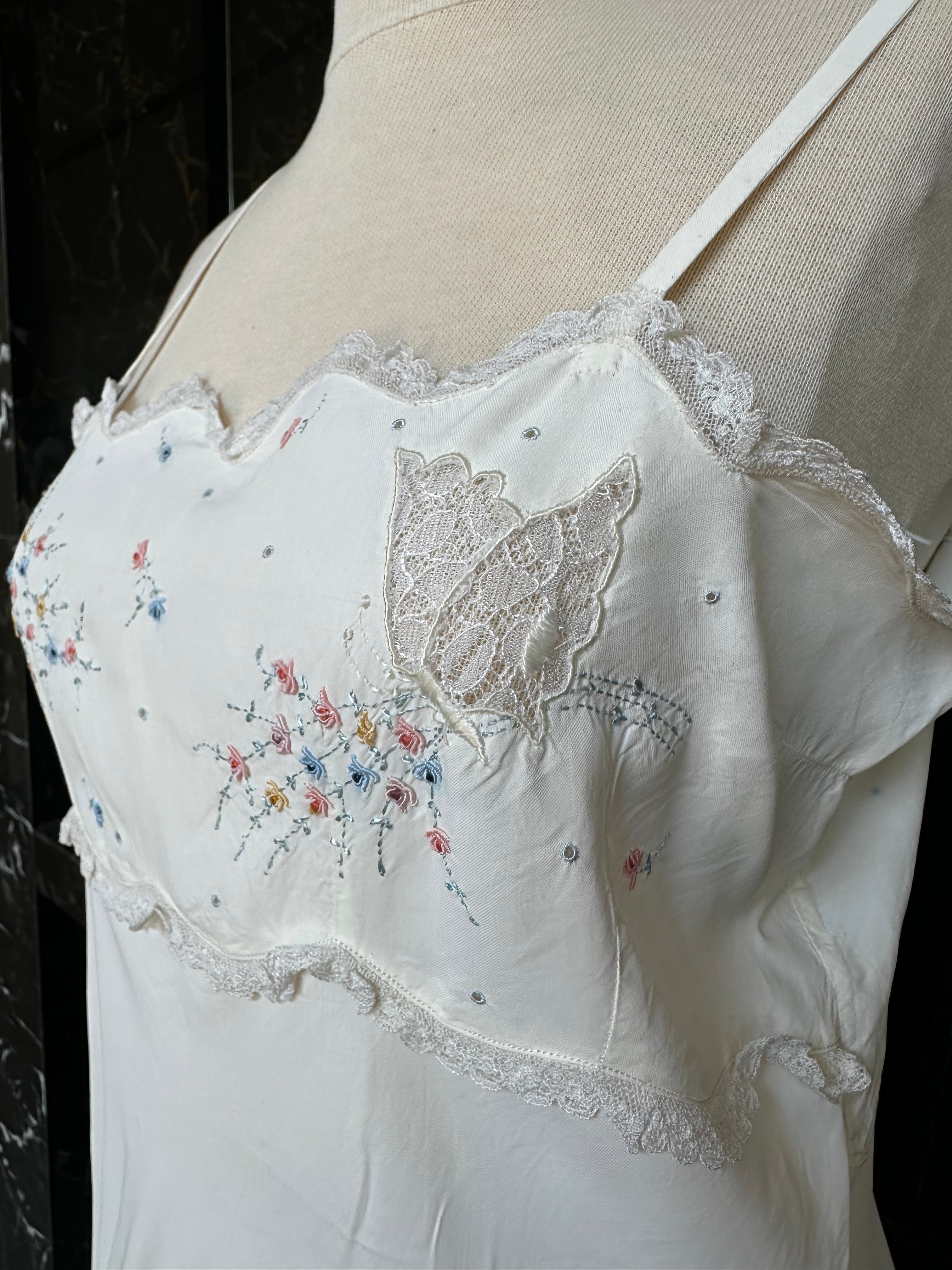 1930s White short slip dress with hand embroidery