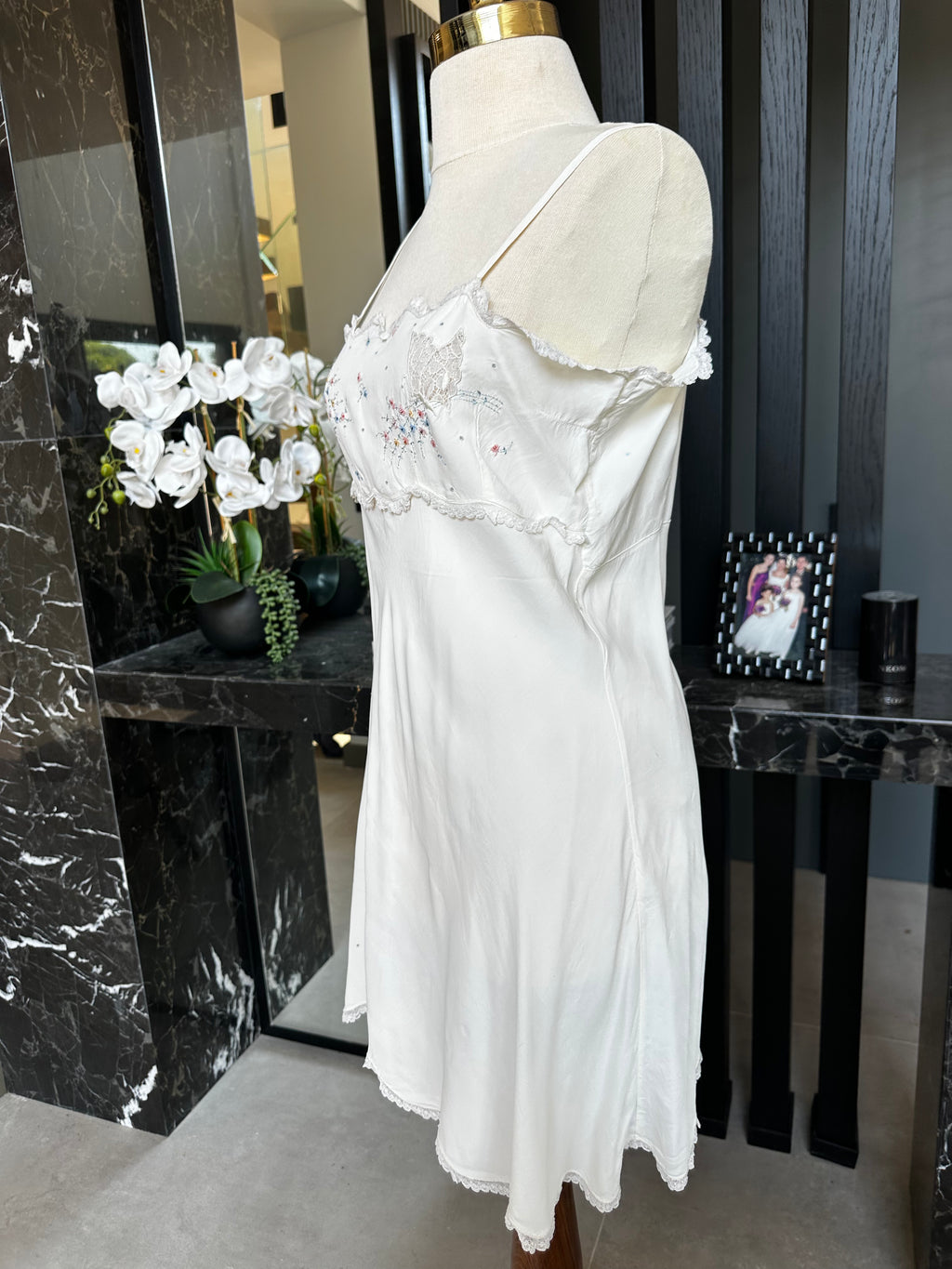 1930s White short slip dress with hand embroidery