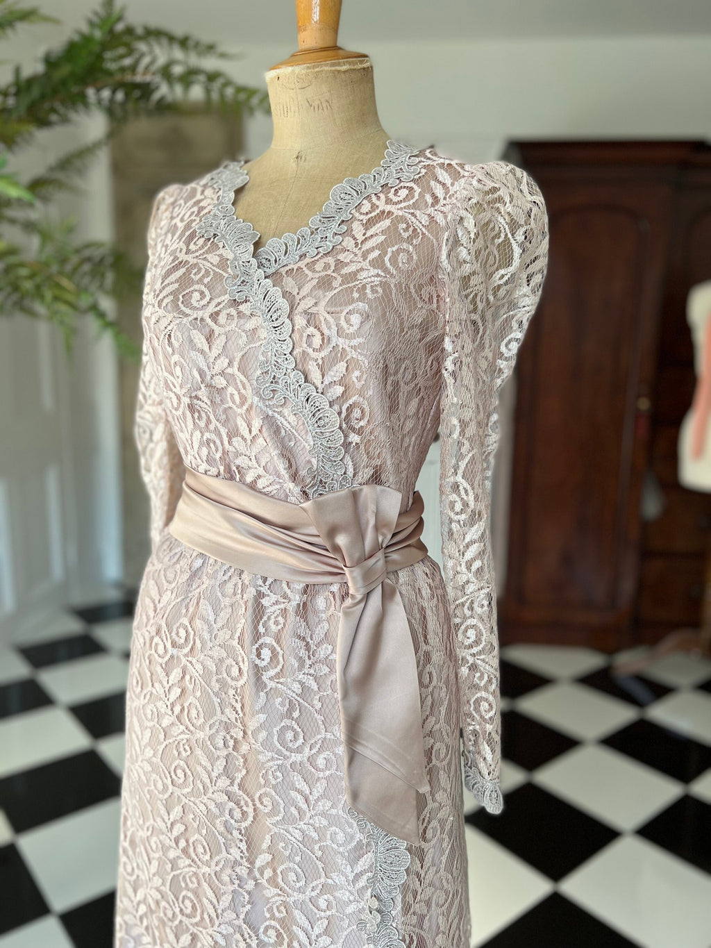 1980s mauve lace  evening dress