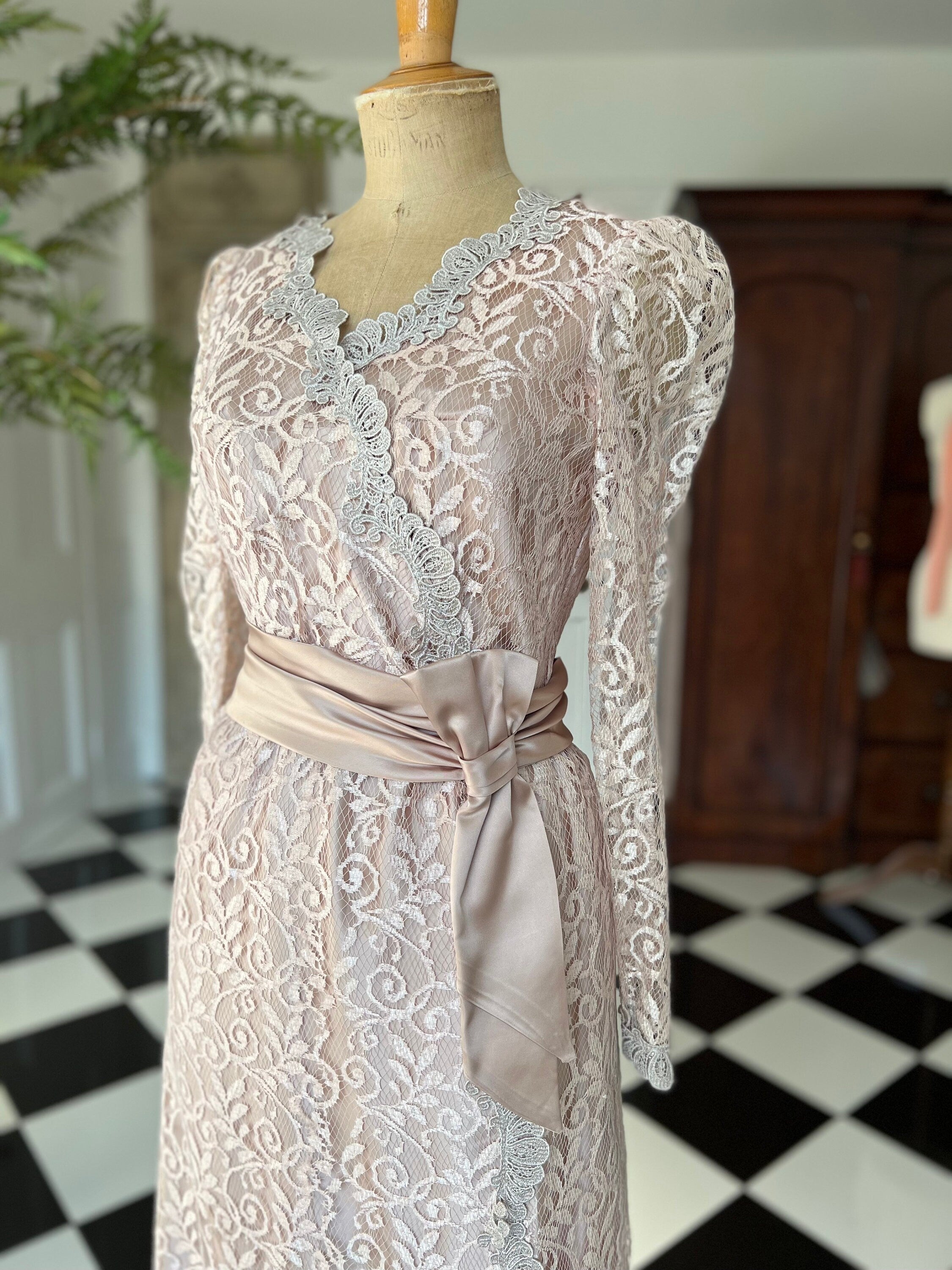 1980s mauve lace  evening dress