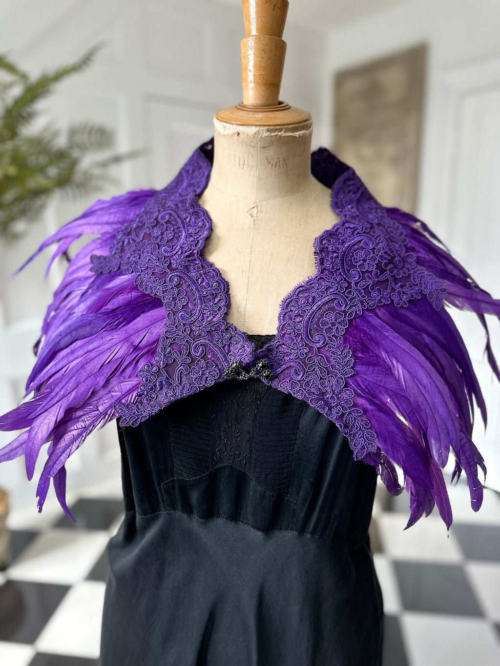 1920s 1930s Vintage style purple feather cape shawl with lace trimming details