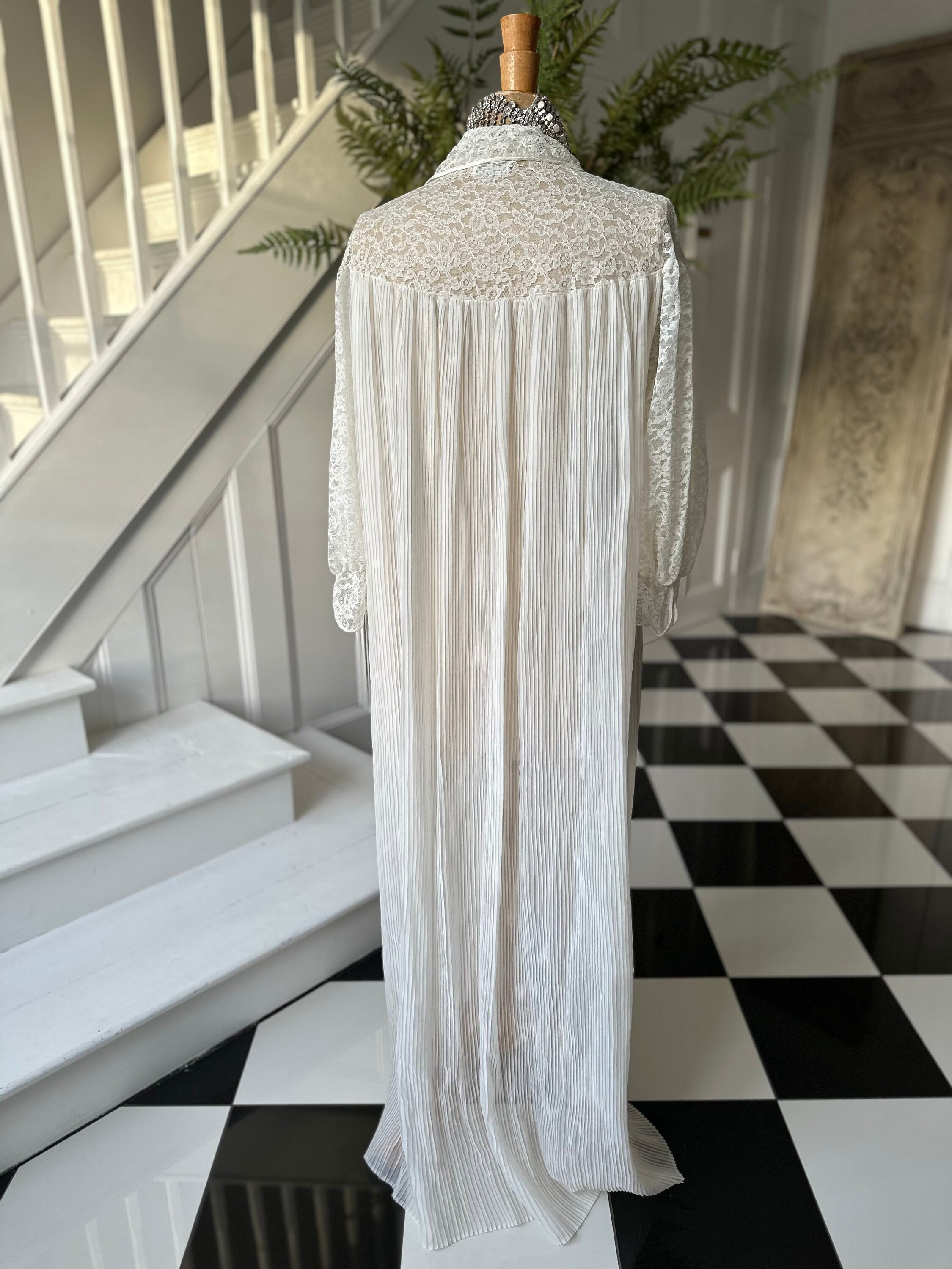 1970 Sheer pleated with lace robe peignoir