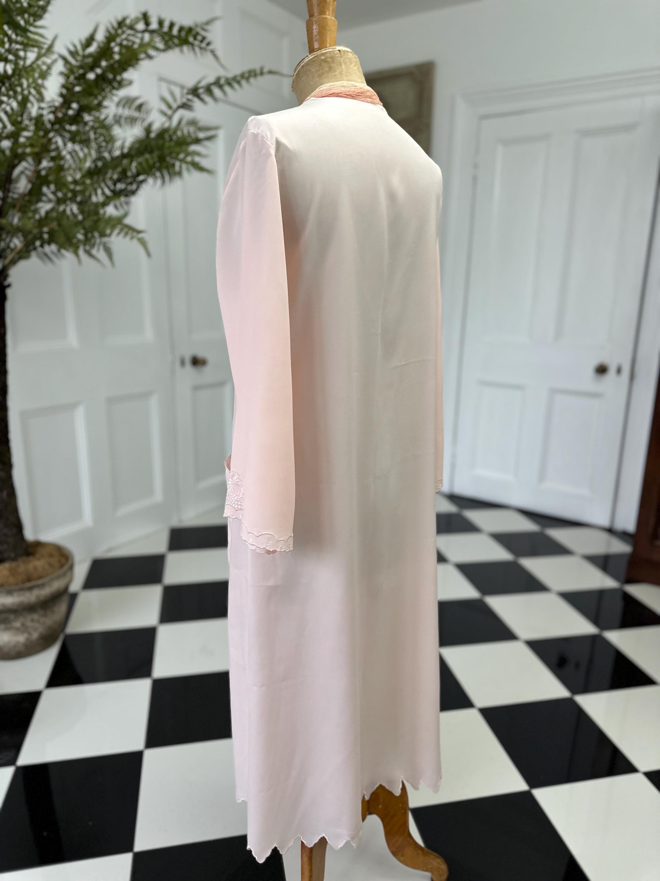 Vintage 1970s Light Peach Dressing Gown Embroidered Elegance