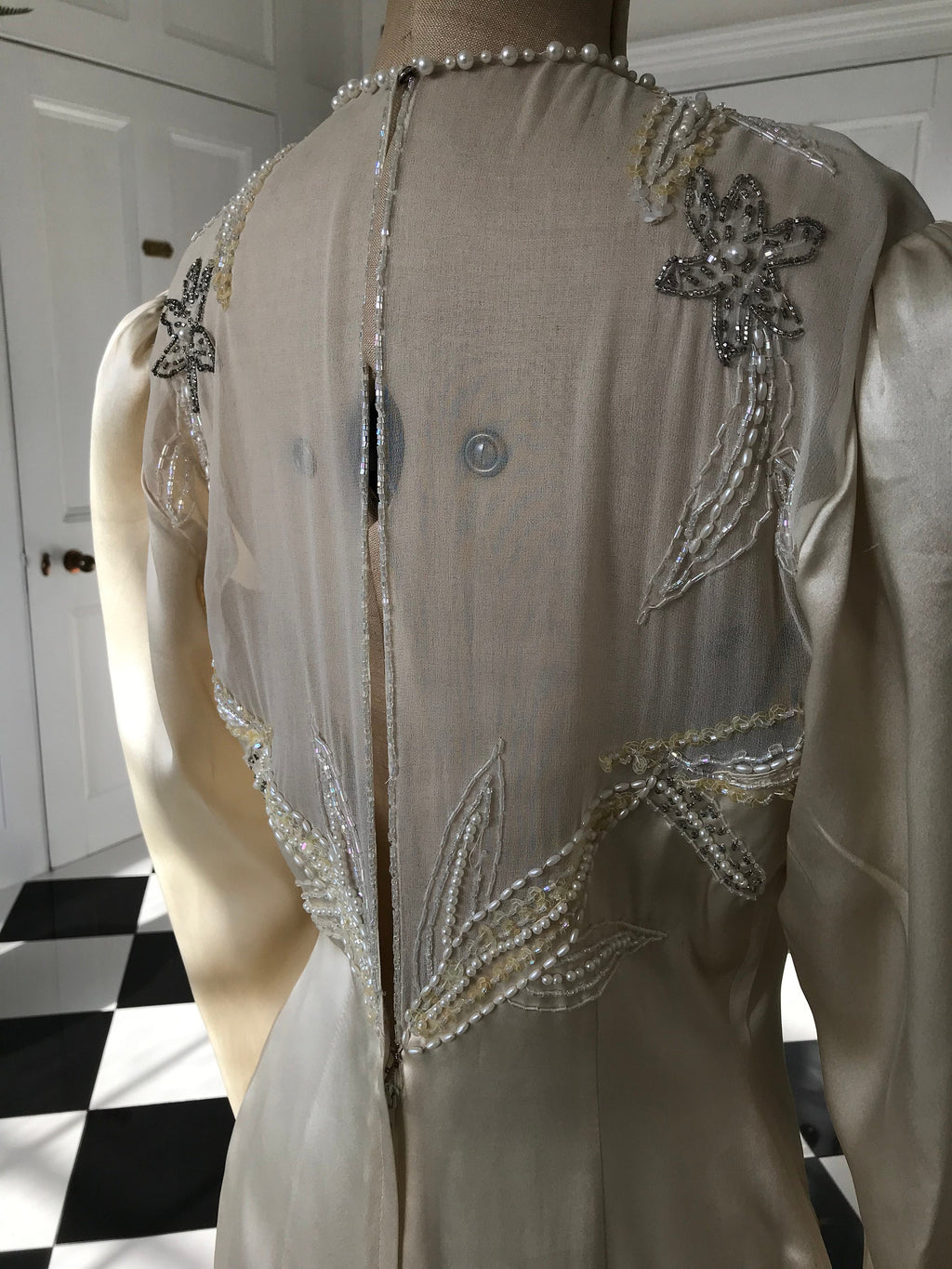 1980s sexy stylish wedding dress silk and pearl embellishment label Vermeuil cache