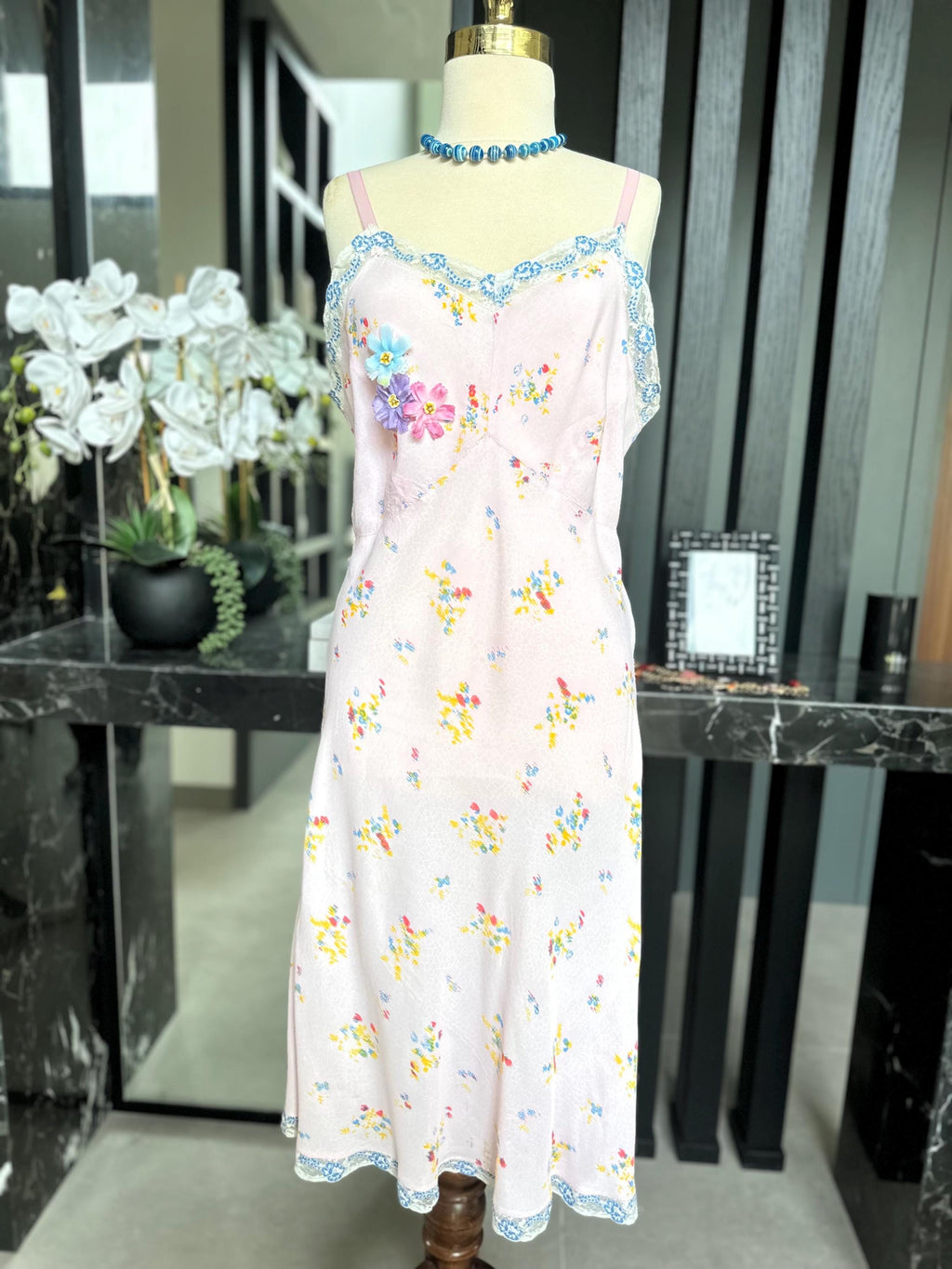 Antique 1930s Floral Slip – Authentic Art Deco Pink Daisy Print Gown with 3D Florals