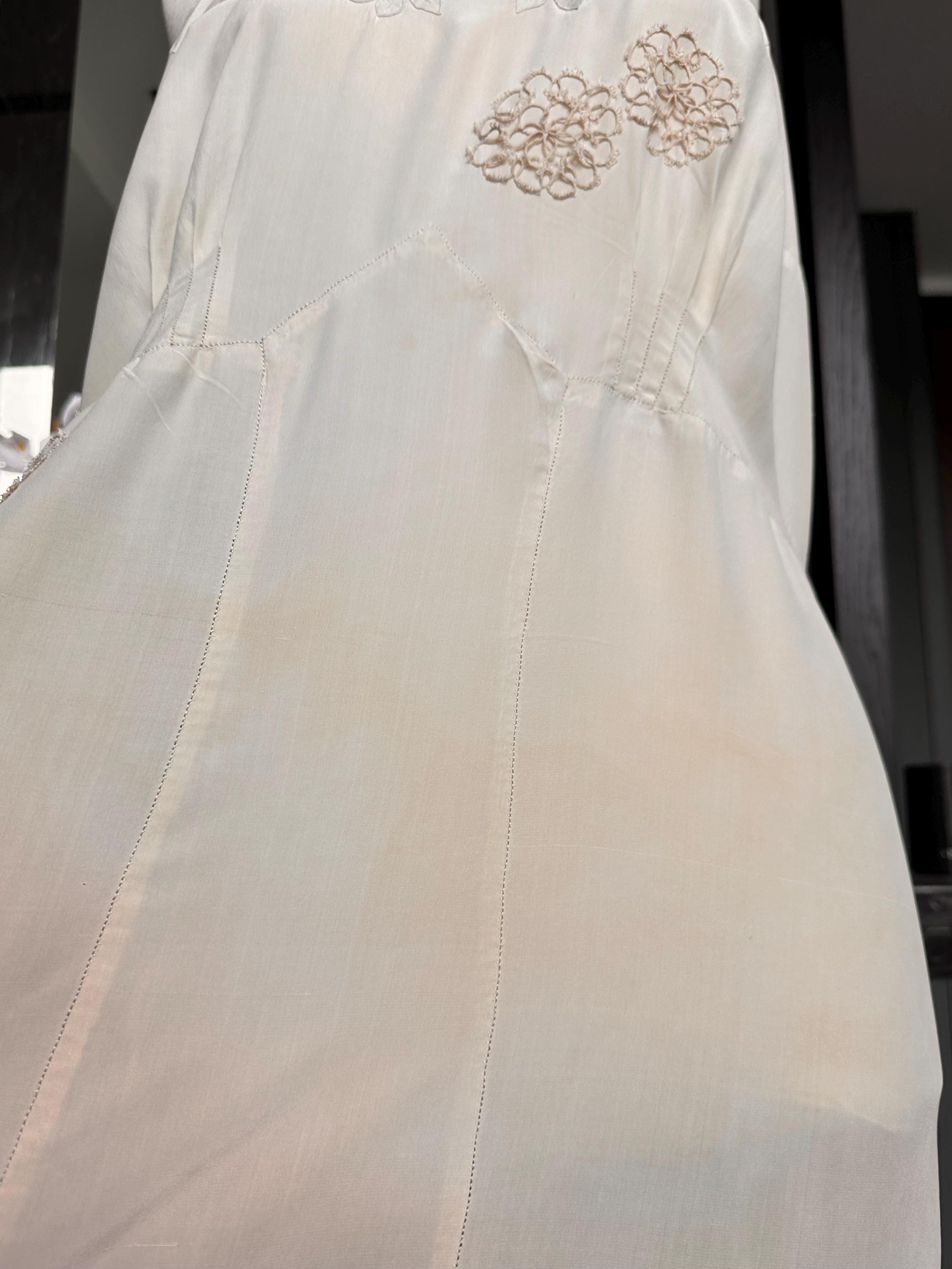 Large size. Antique 1930s cream Silk Slip – Authentic hand embroidery detail.
