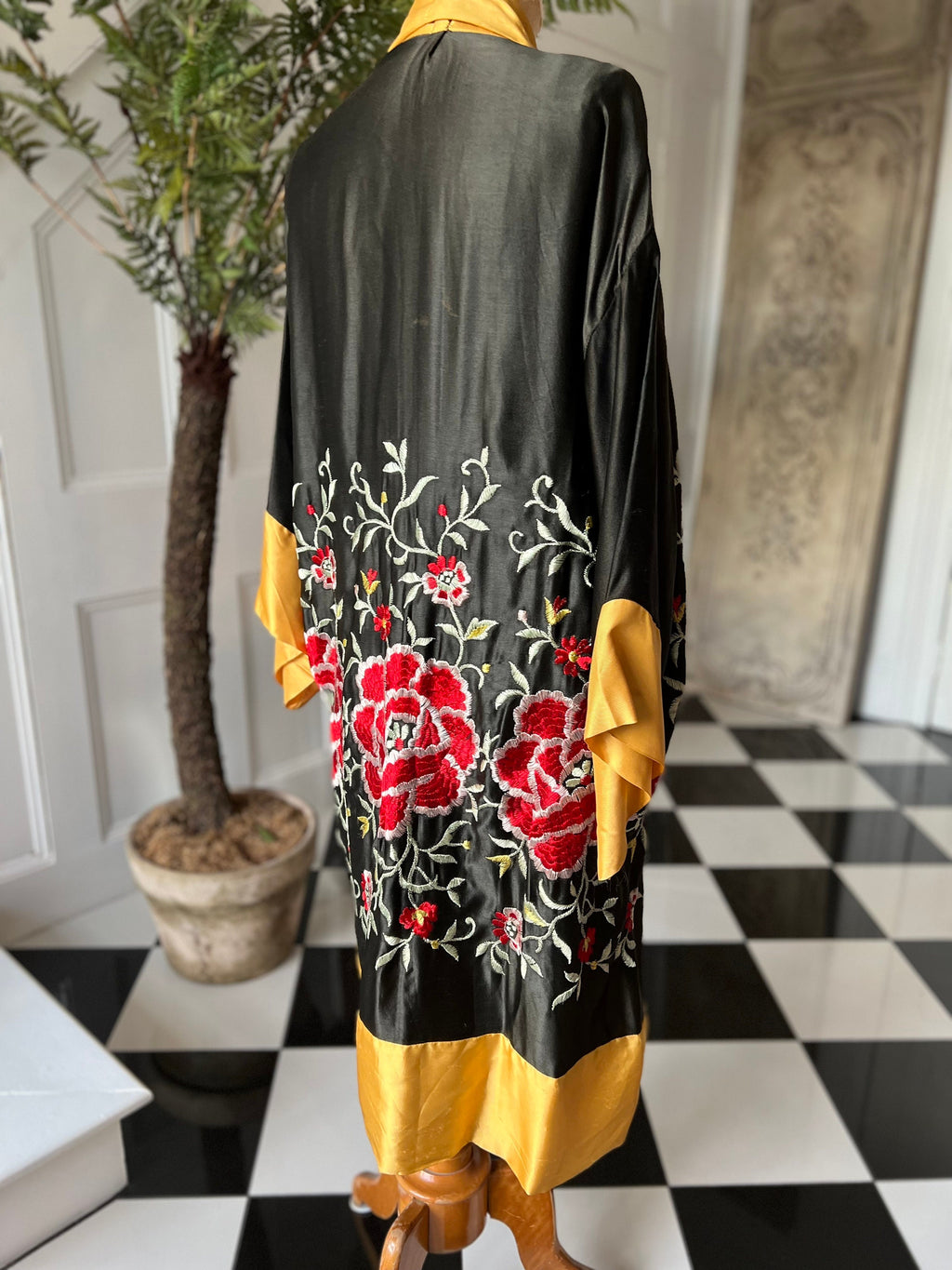 vintage 1930 40s satin kimono with floral embroidery