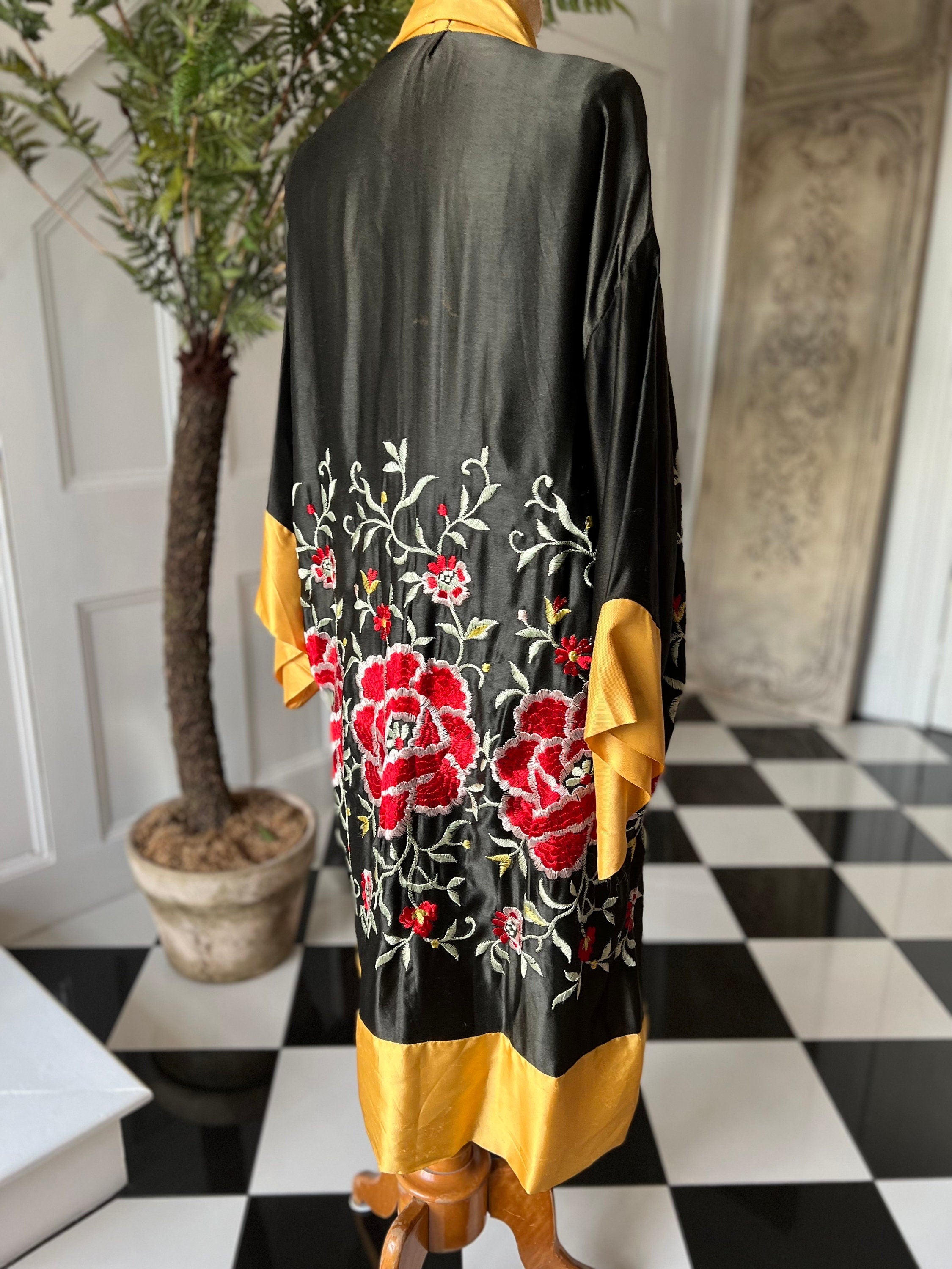 vintage 1930 40s satin kimono with floral embroidery