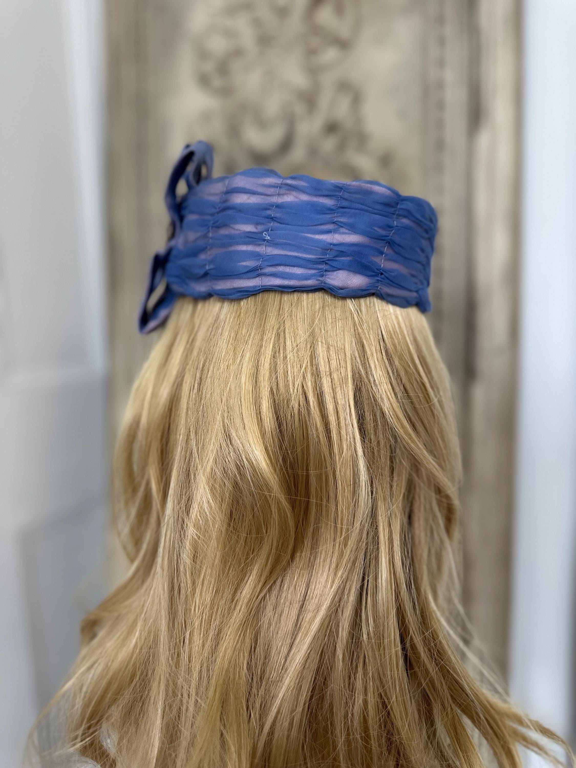 1920s head mband with a brooch