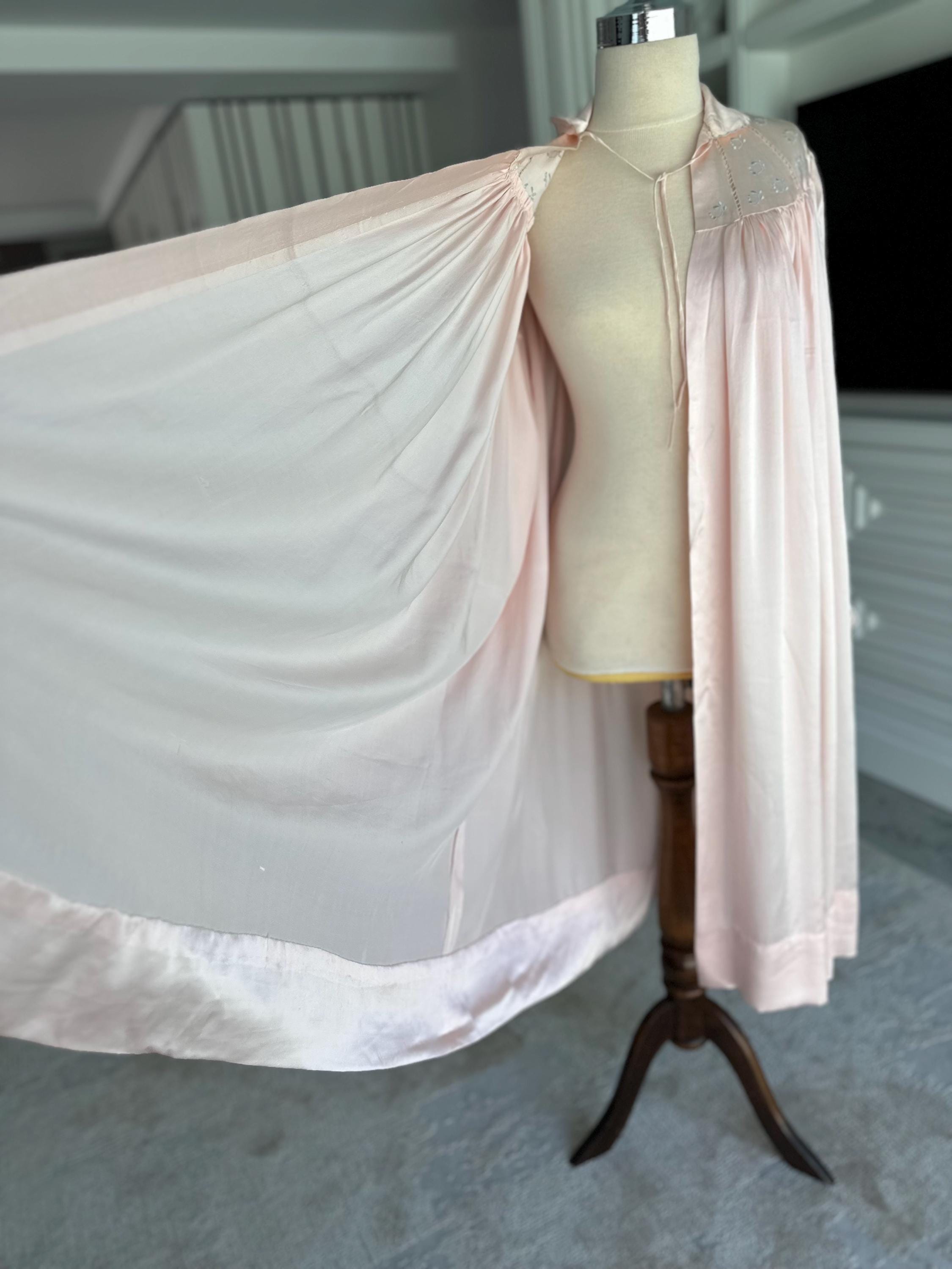 1940s Pink silk robe dressing gown