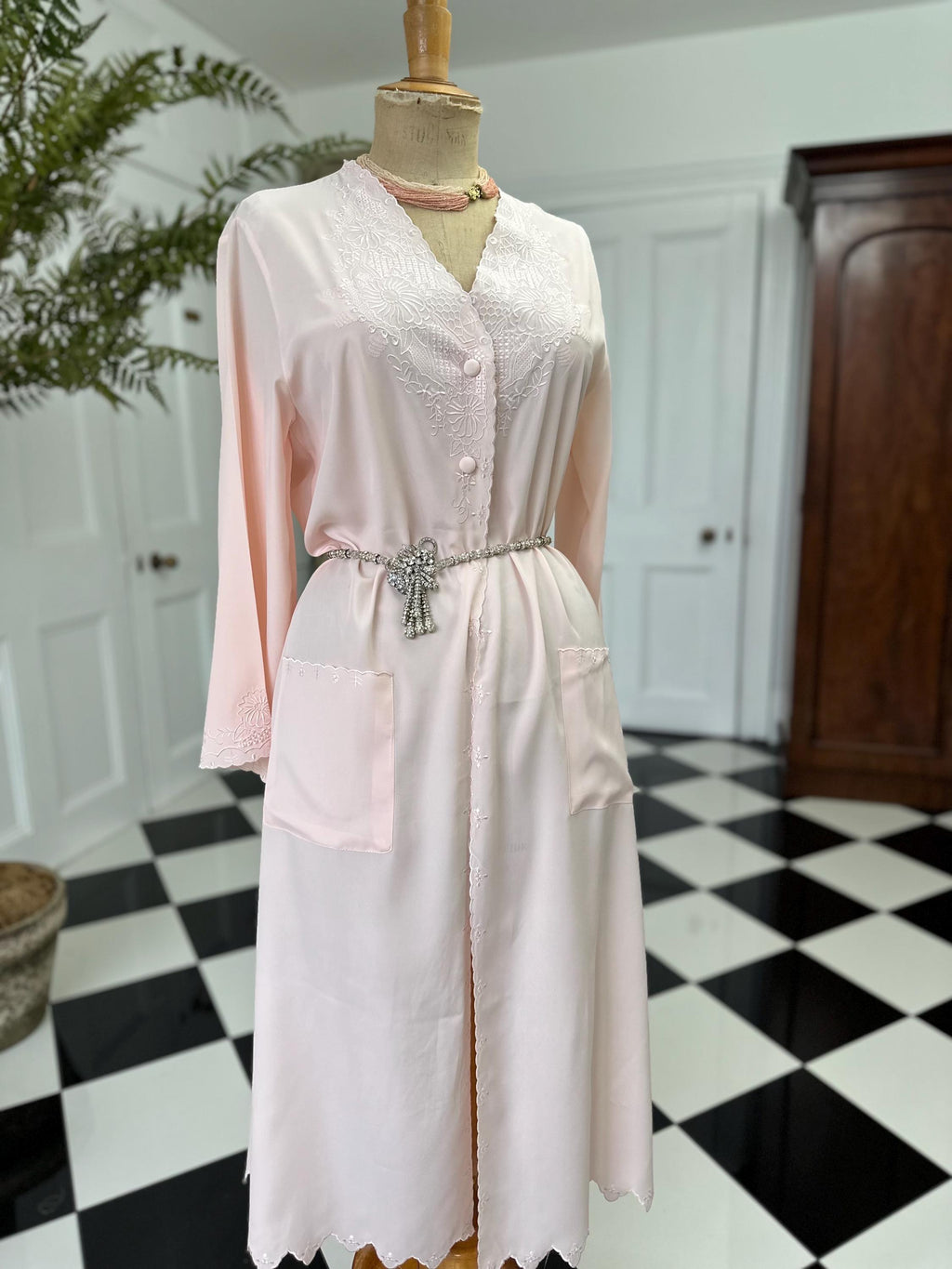 Vintage 1970s Light Peach Dressing Gown Embroidered Elegance