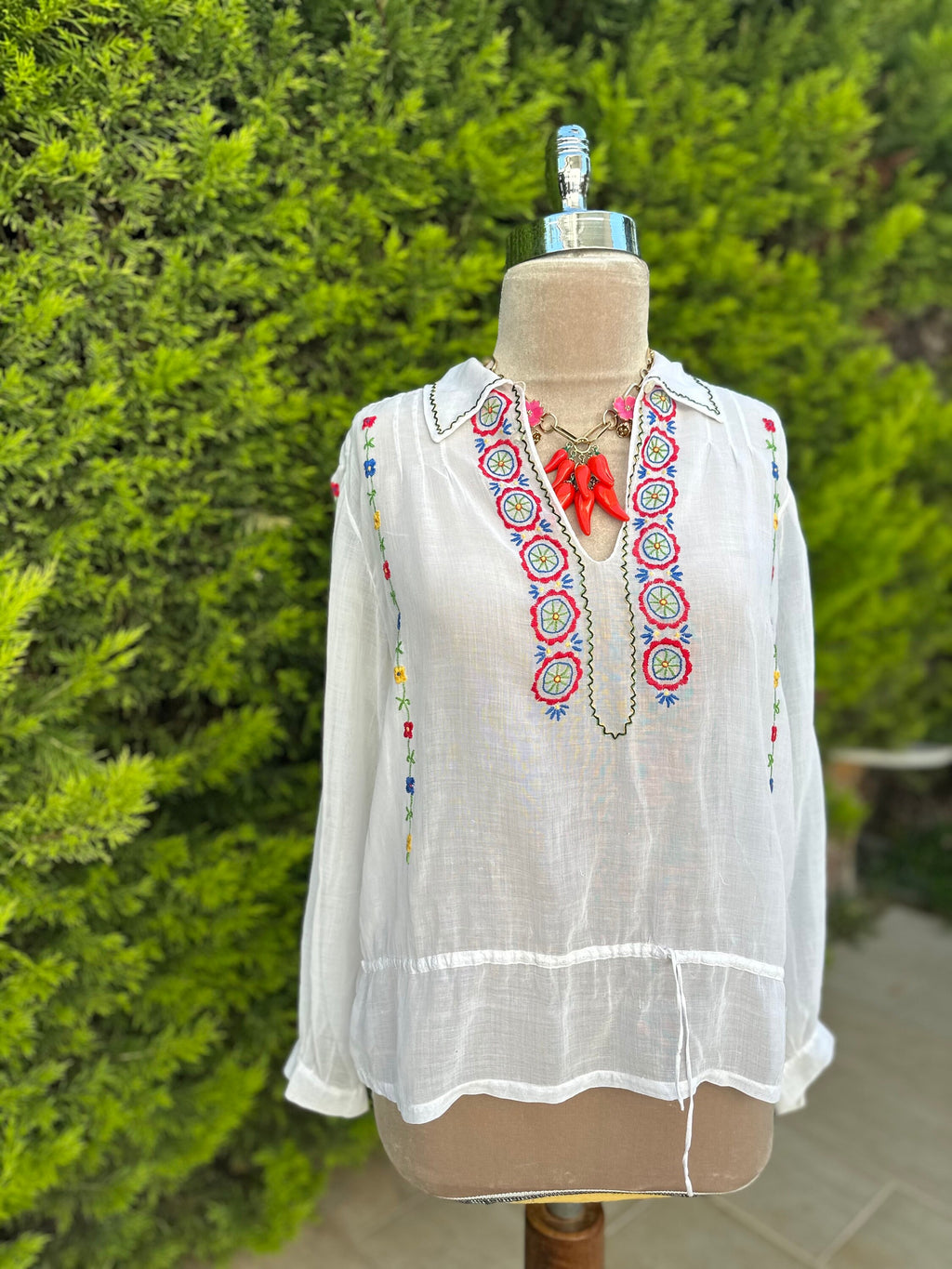 1930s fine white muslin hand embroidered long sleeve blouse
