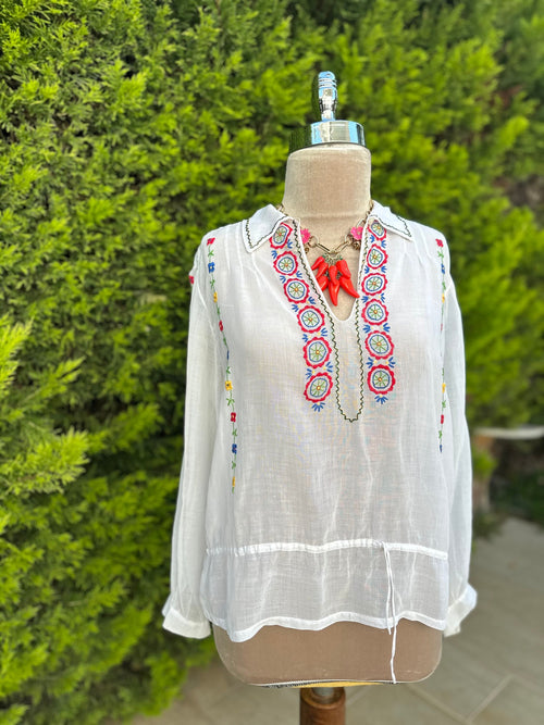 1930s fine white muslin hand embroidered long sleeve blouse