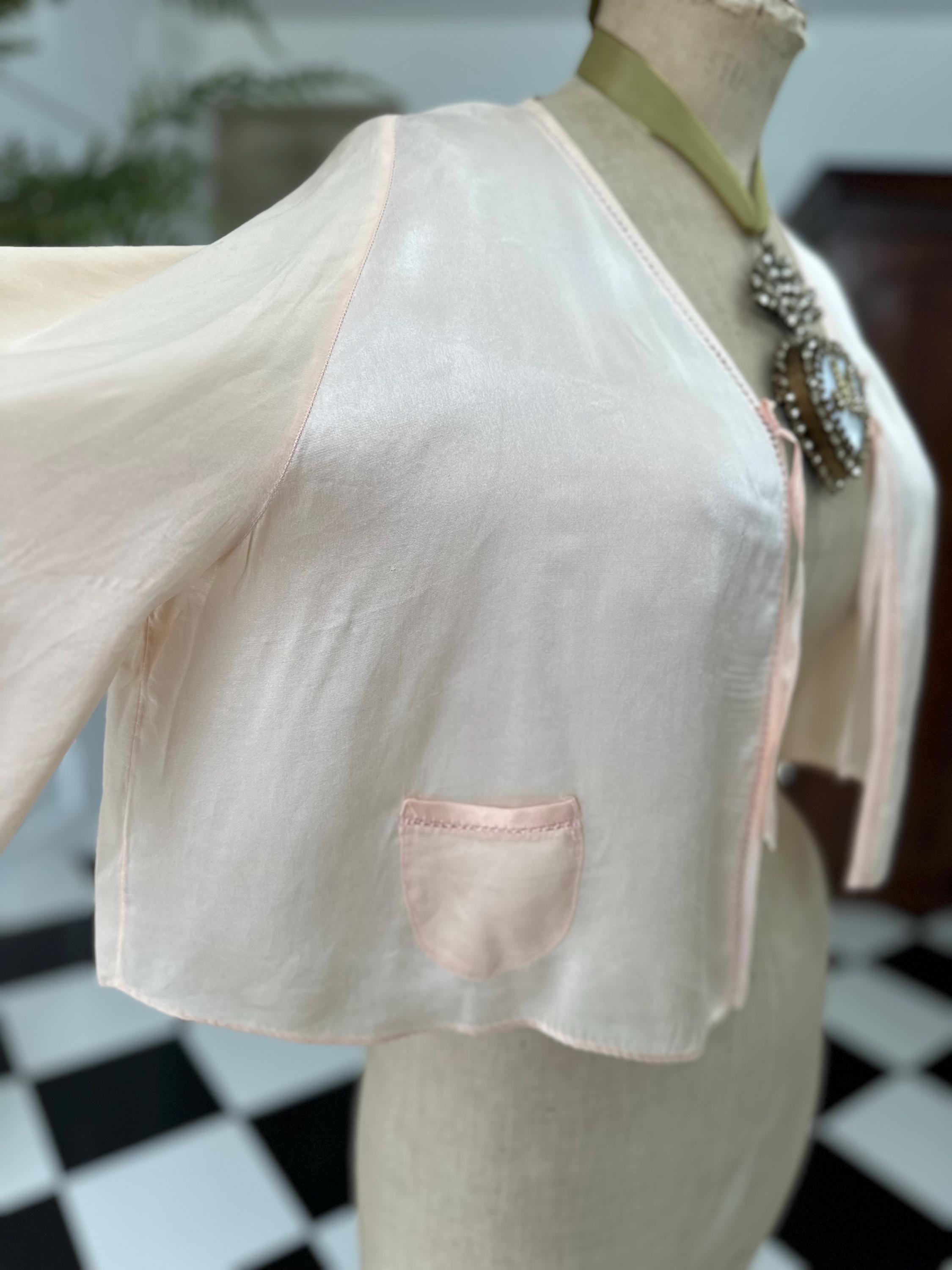 1930s Peach Silk Bed Jacket with Tiny Pocket