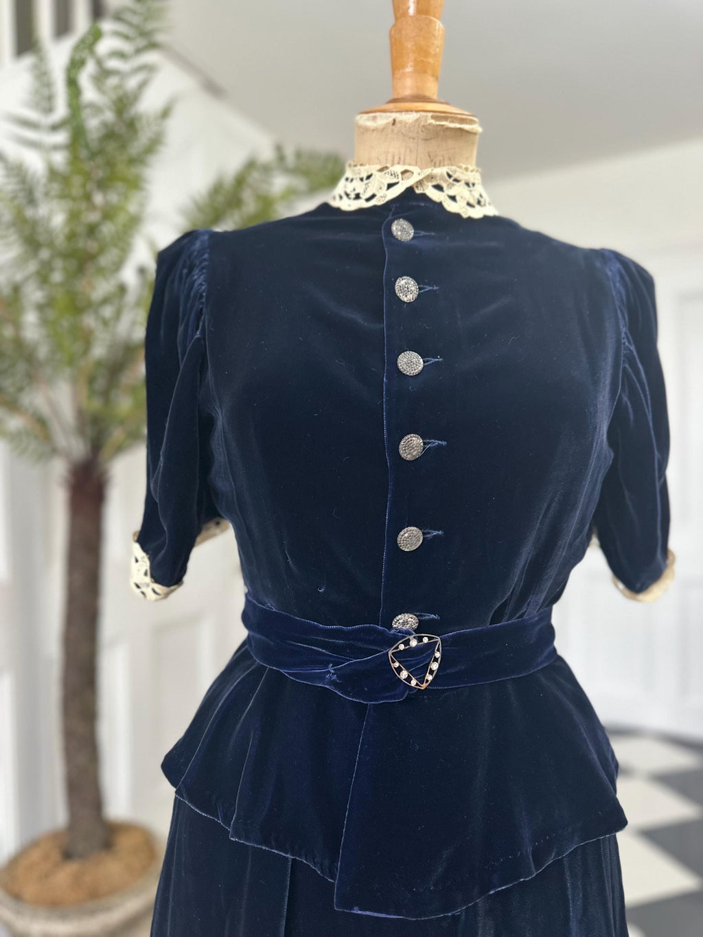 1940s Navy Silk Velvet Dress & Jacket Set – Peplum Waist, Lace Collar, Cocktail Outfit