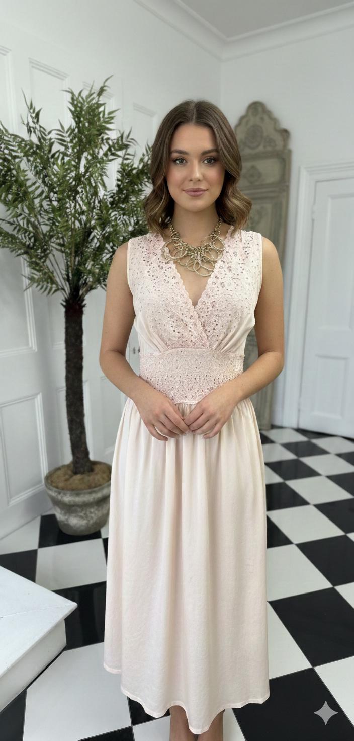 1940s 1950s Vintage romantic peach silky embroidery long slip